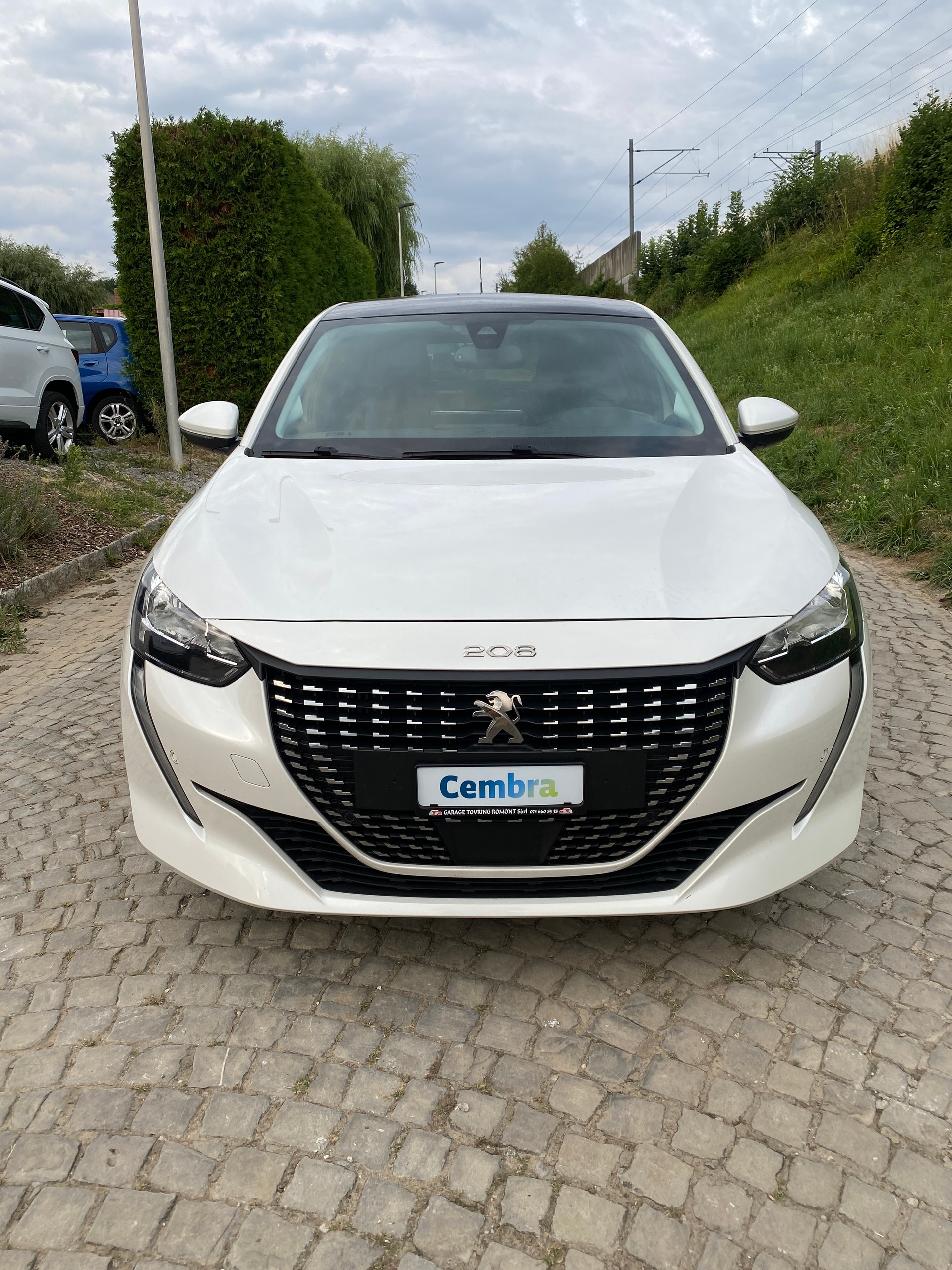 PEUGEOT 208 1.2 PureTech Allure EAT8-image-0