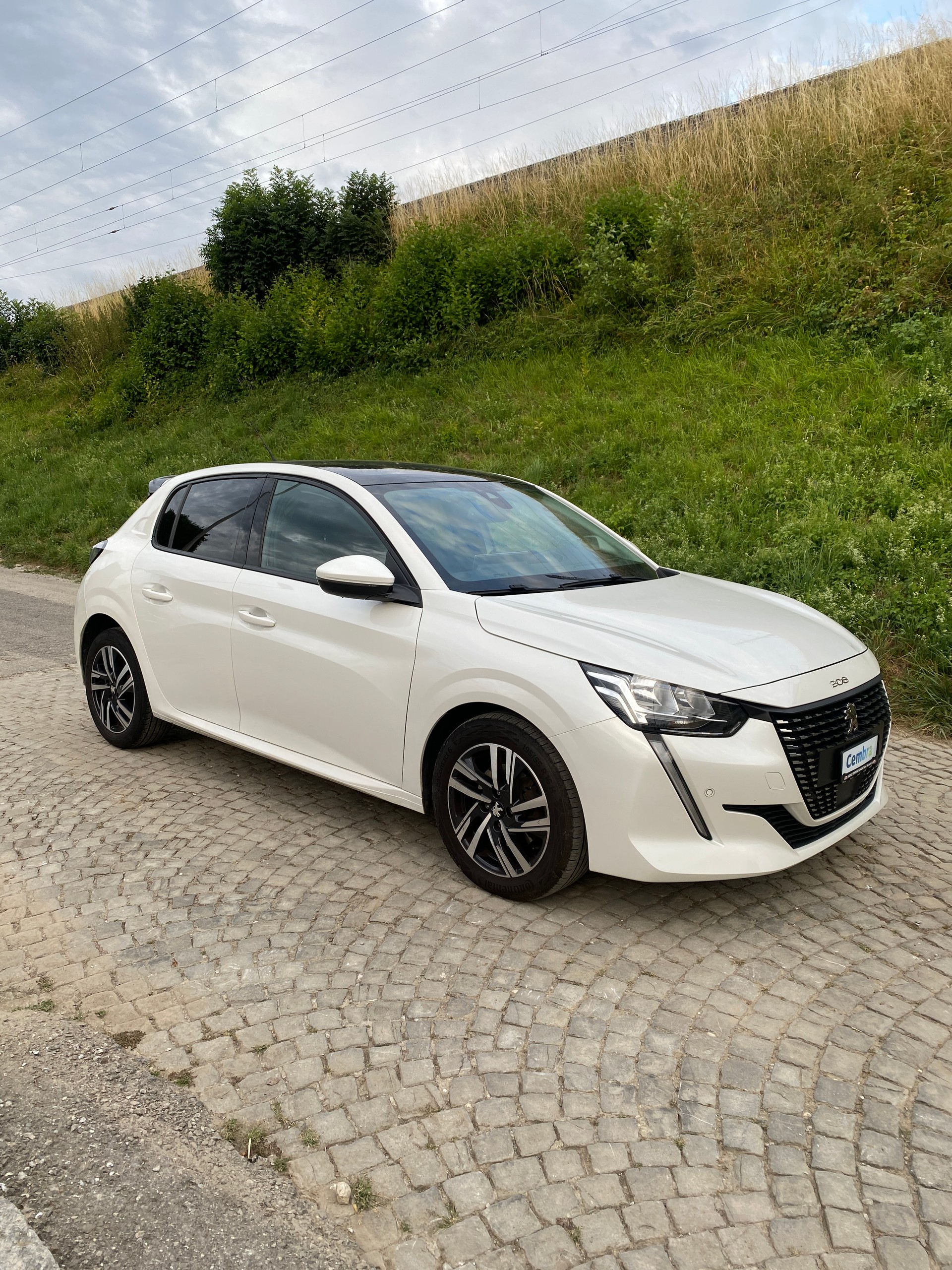 PEUGEOT 208 1.2 PureTech Allure EAT8-image-1