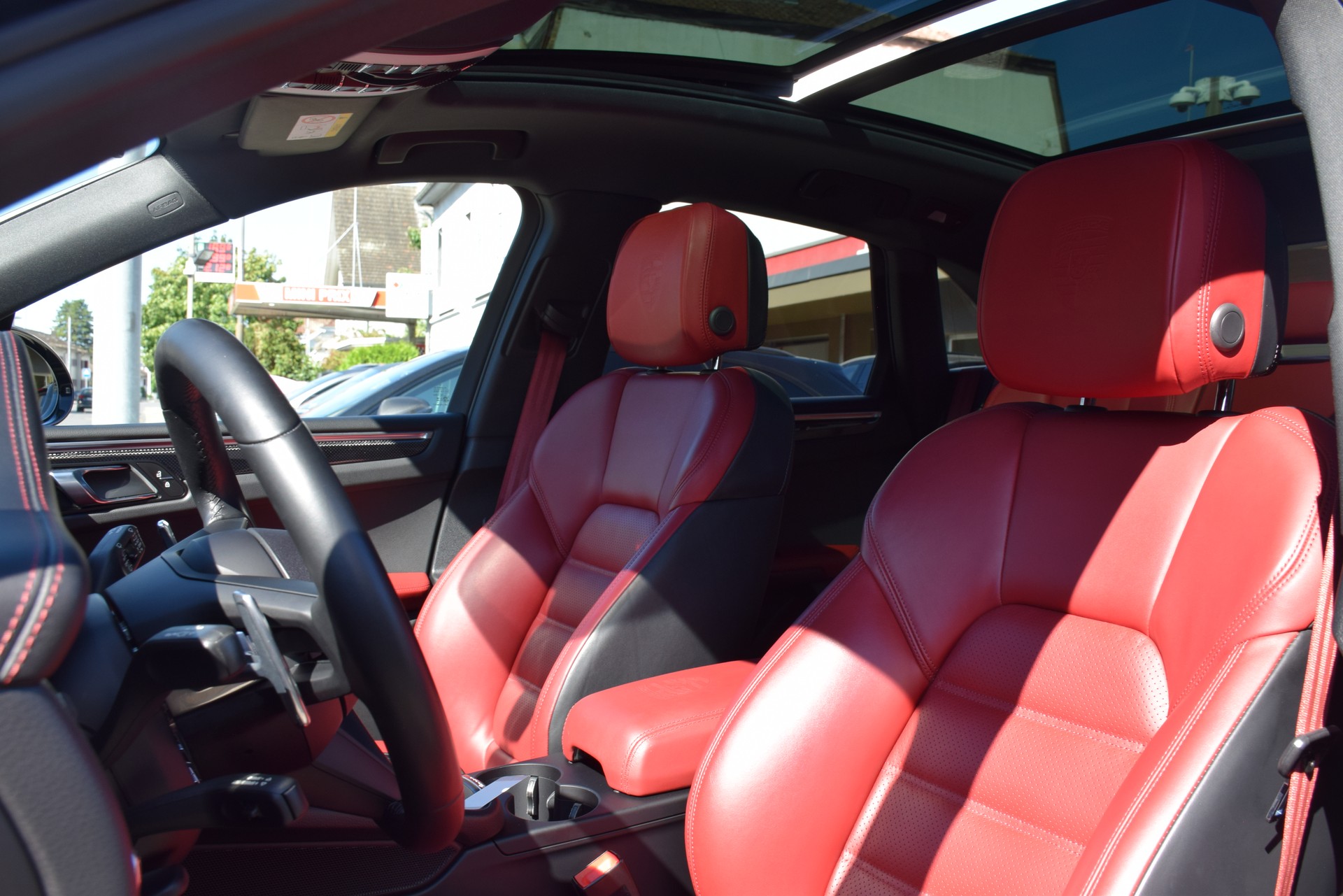 PORSCHE Macan GTS PDK-image-12