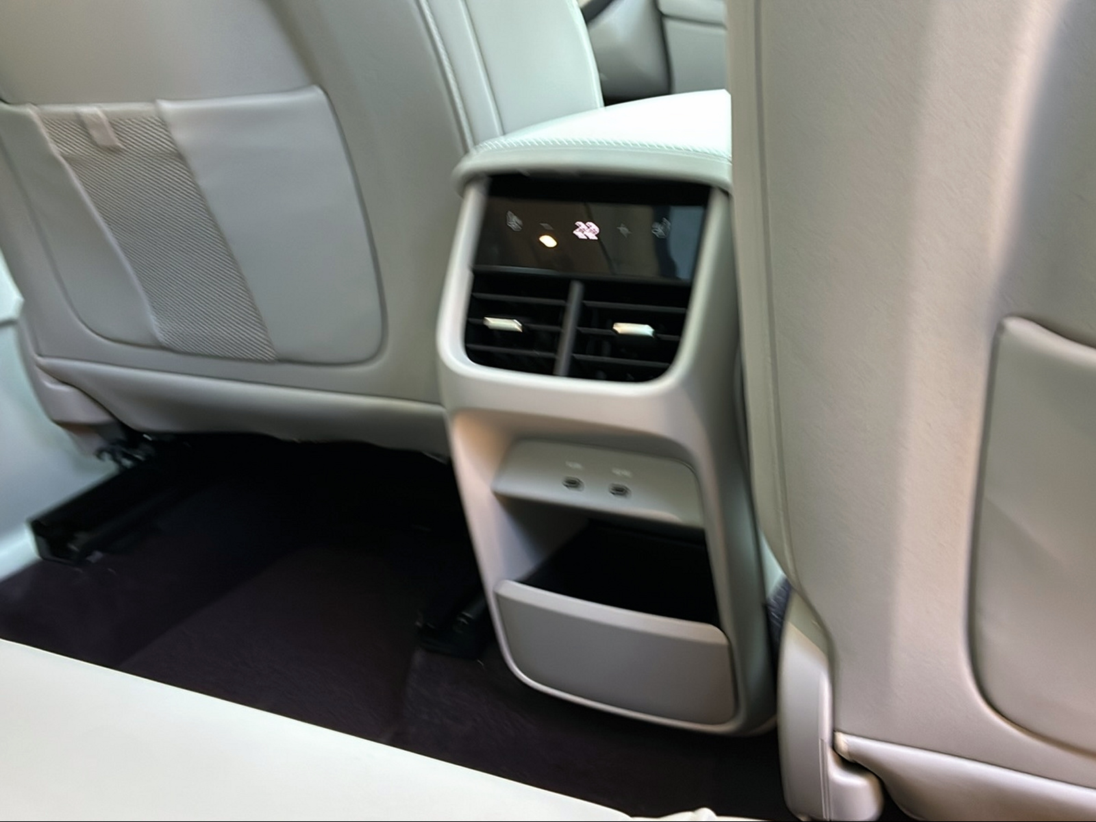 VOLVO EX60 Twin Ultra AWD-image-13