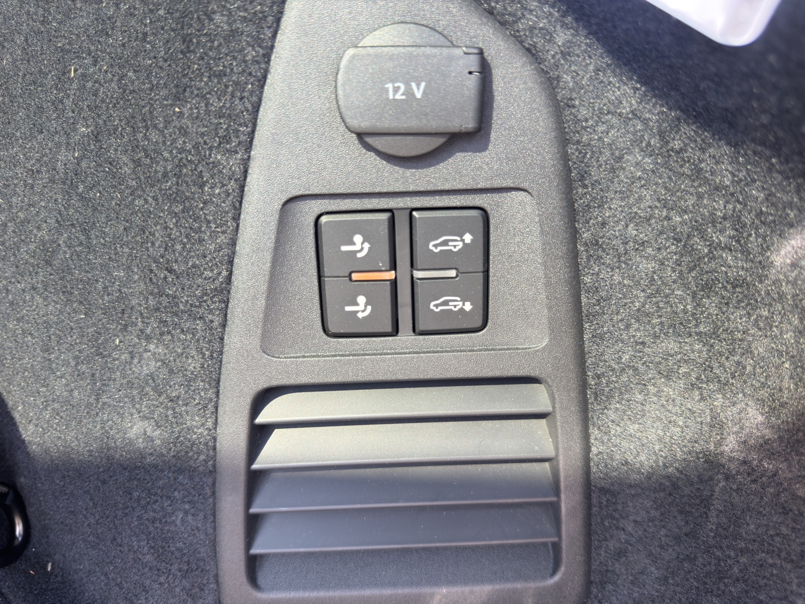 VW Touareg 3.0 TSI eHybrid R Tiptronic-image-13