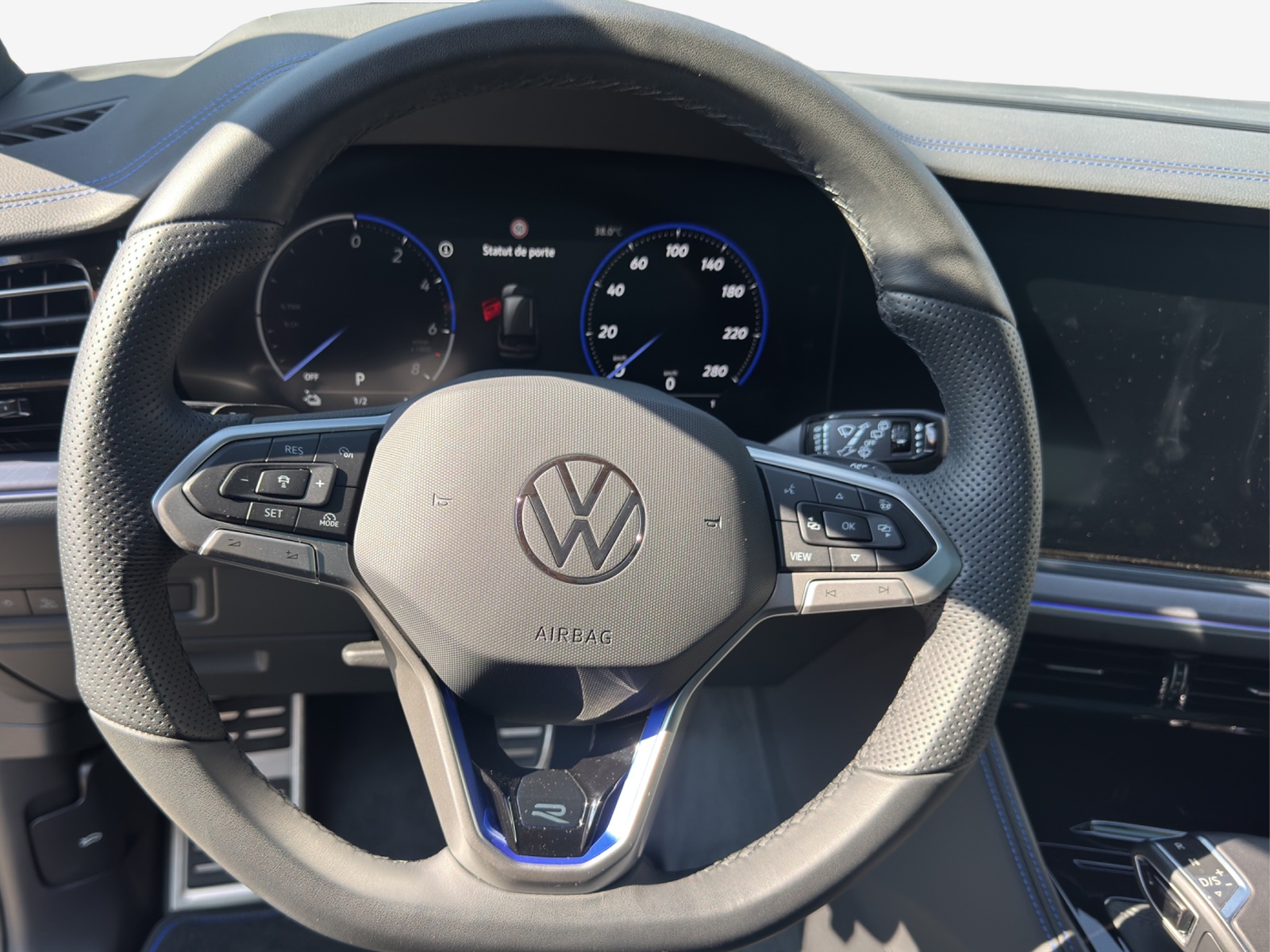 VW Touareg 3.0 TSI eHybrid R Tiptronic-image-9