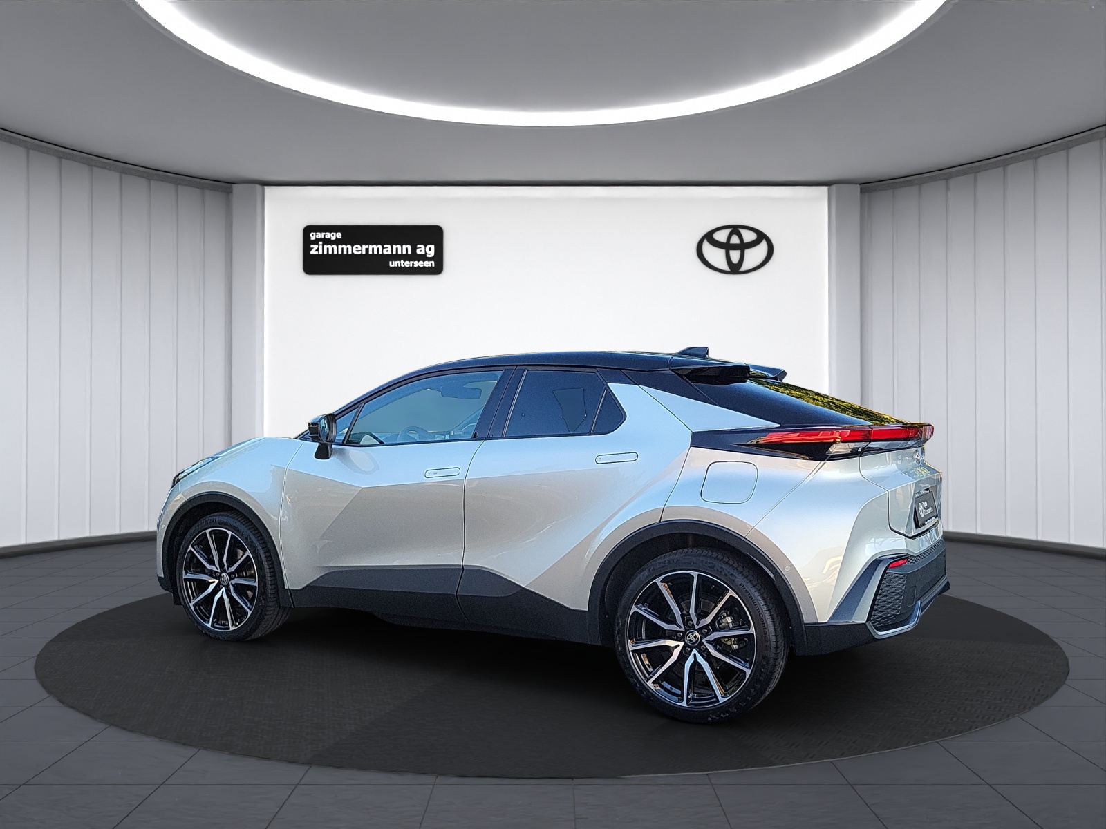 TOYOTA C-HR 2.0 PHEV GR Sport-image-9
