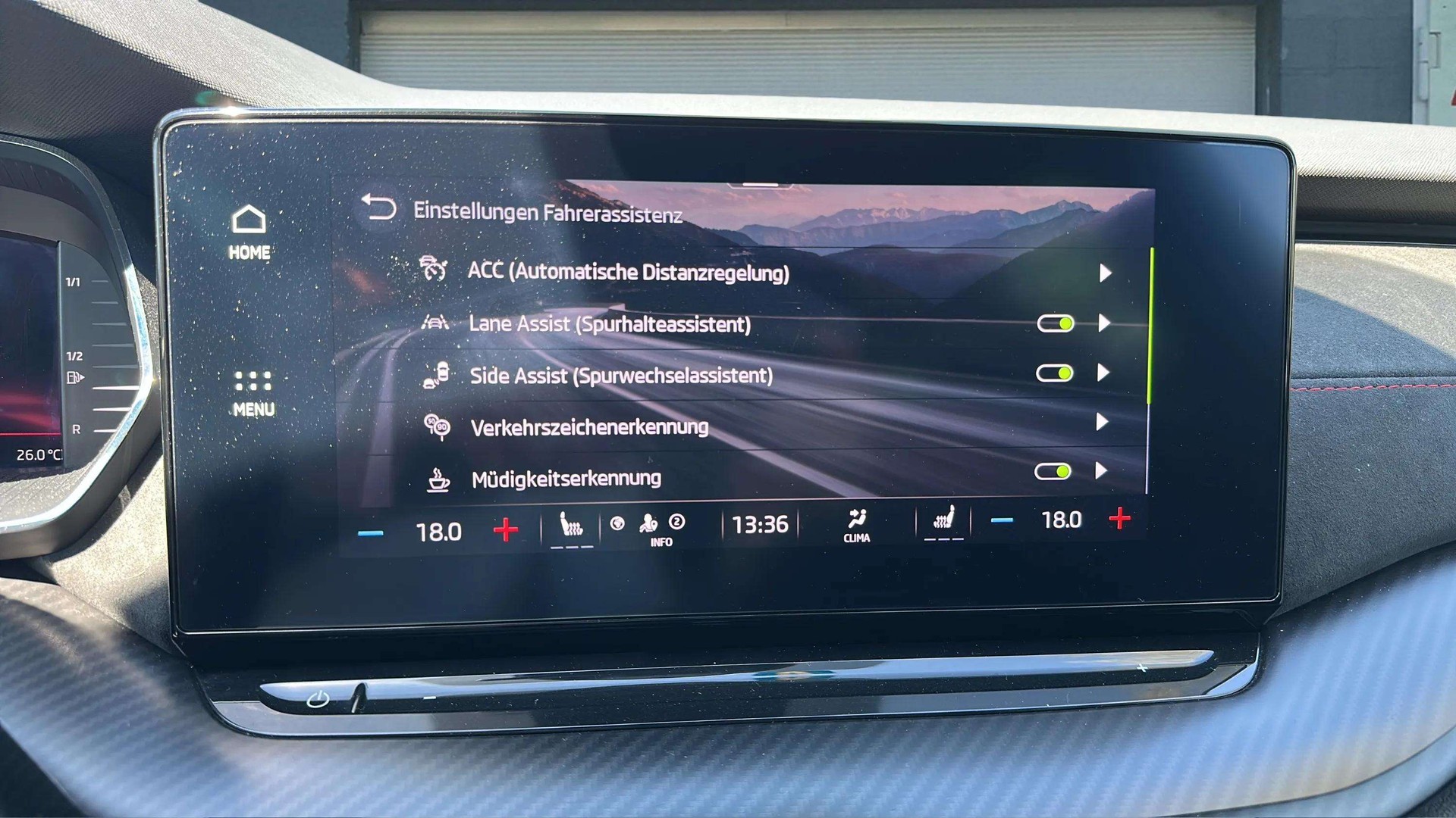 SKODA Octavia Combi 2.0 TDI DSG RS 4x4 mit AHK-Vorbereitung & 5J Werksgarantie oder bis 100000km-image-17