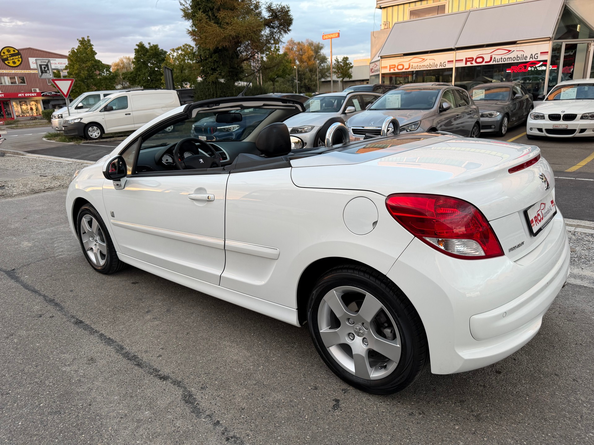 PEUGEOT 207 CC 1.6 16V Turbo Swiss Edition-image-12