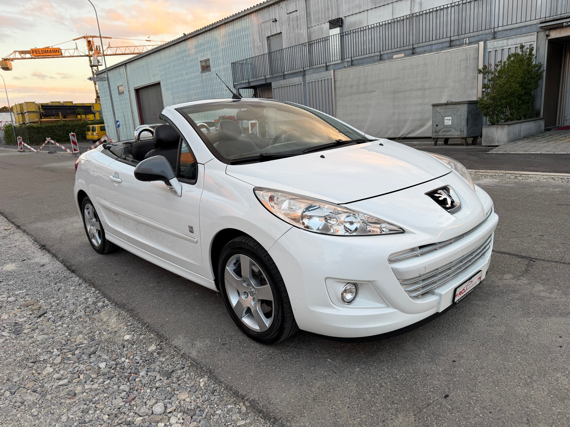 PEUGEOT 207 CC 1.6 16V Turbo Swiss Edition-image-9