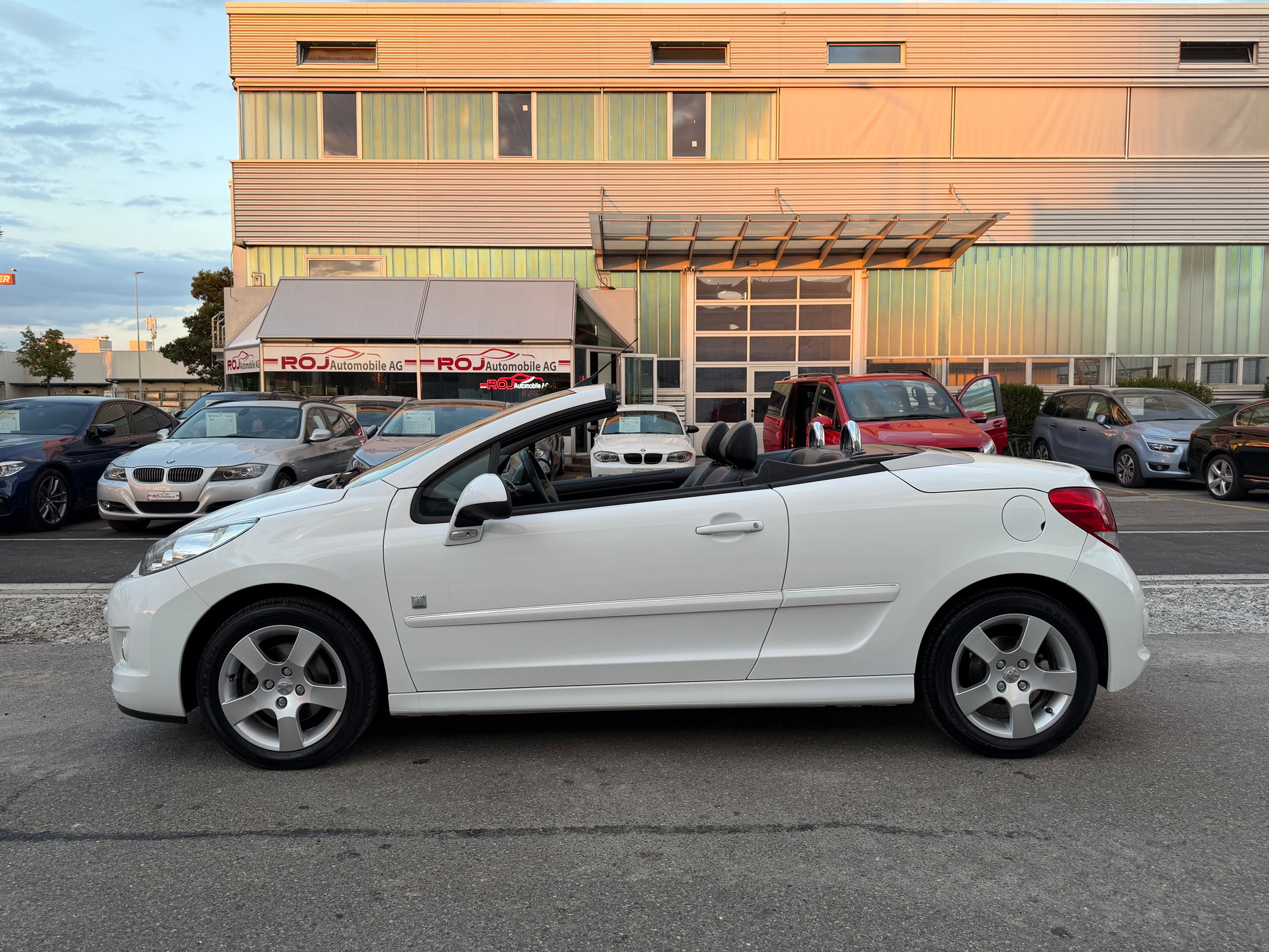 PEUGEOT 207 CC 1.6 16V Turbo Swiss Edition-image-7