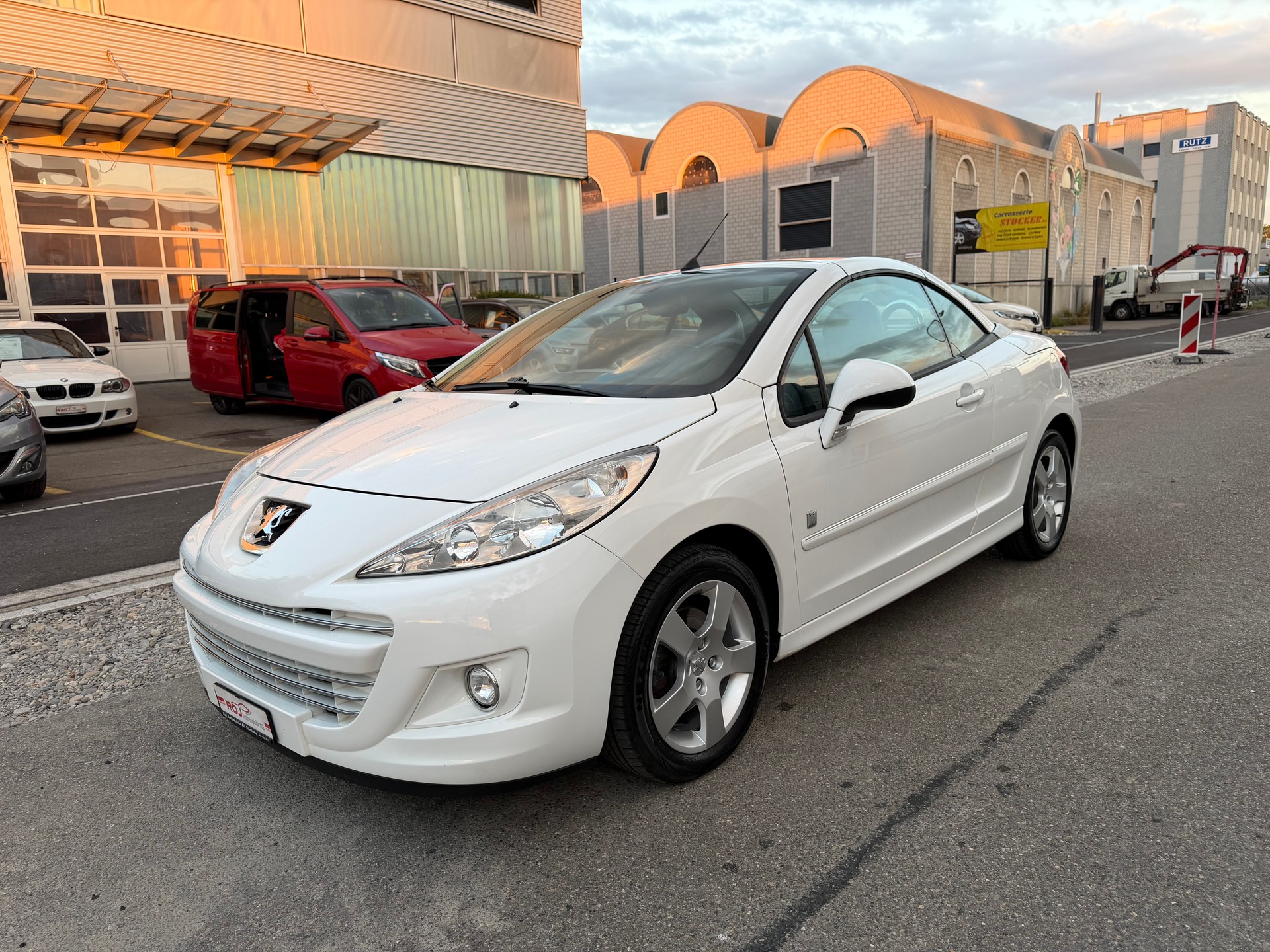 PEUGEOT 207 CC 1.6 16V Turbo Swiss Edition-image-1