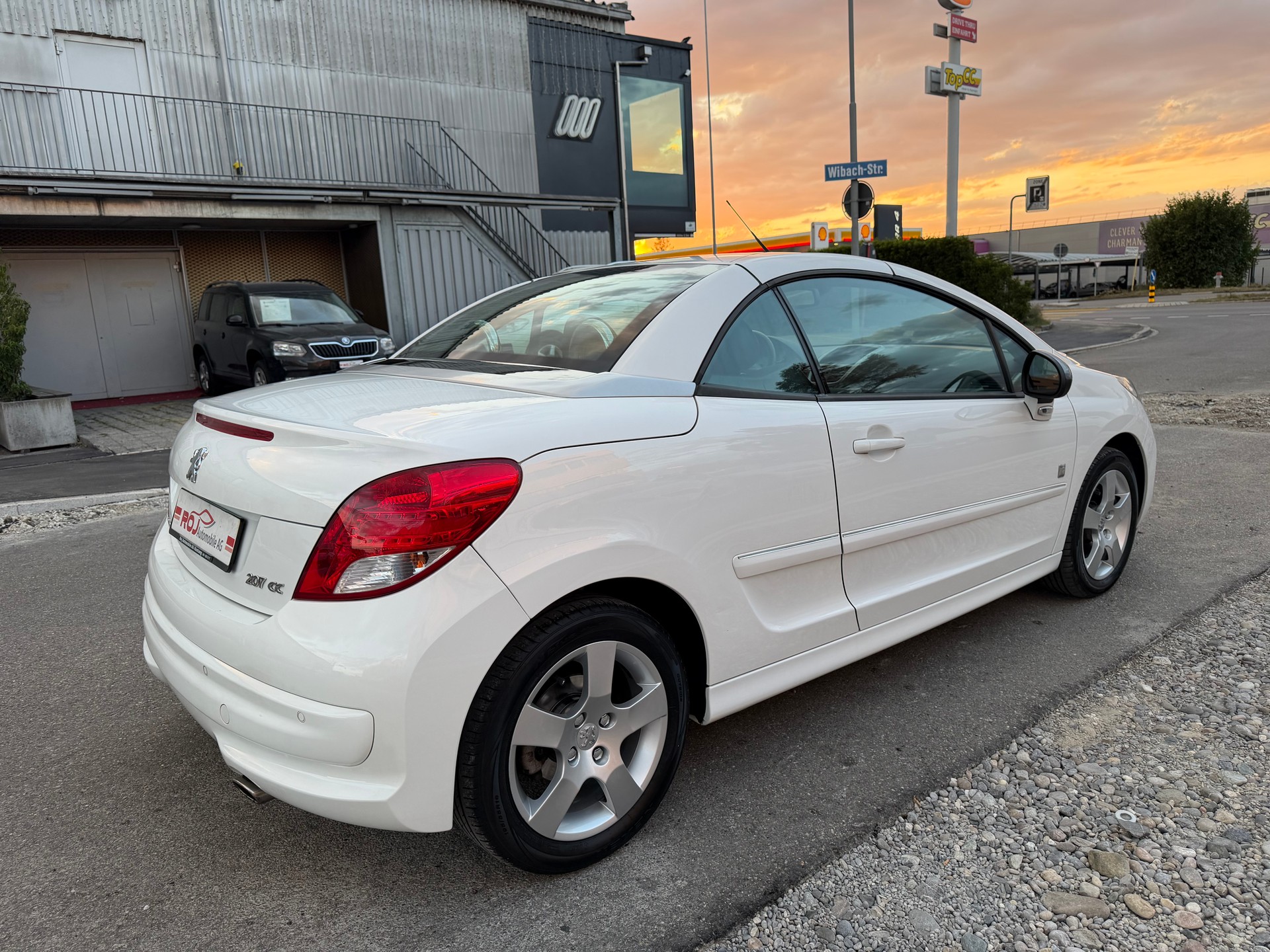 PEUGEOT 207 CC 1.6 16V Turbo Swiss Edition-image-4