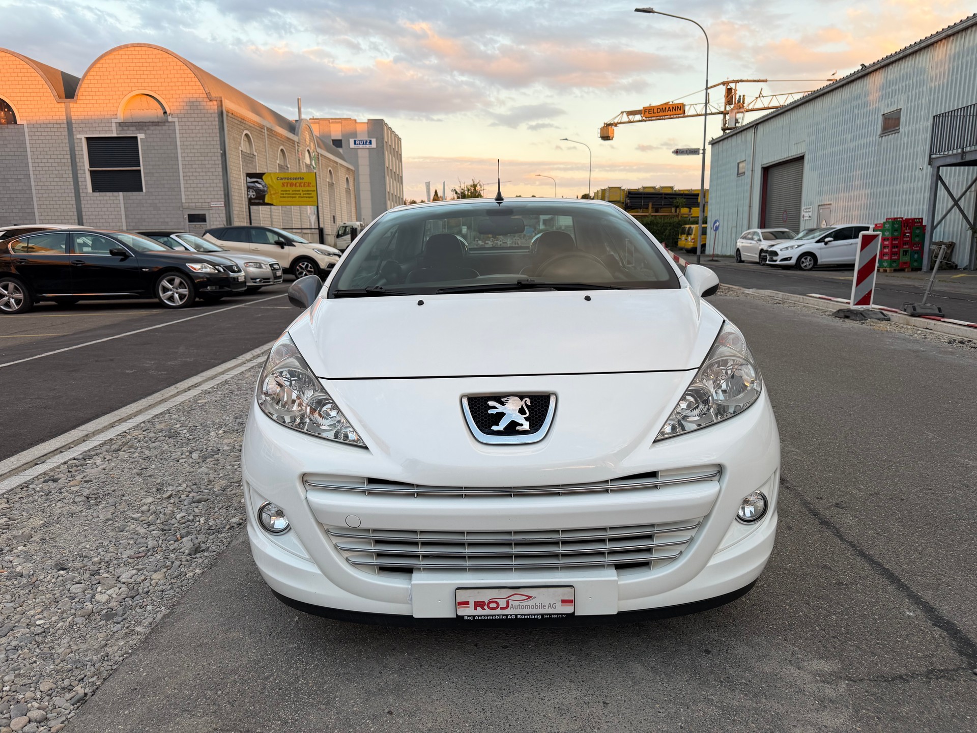 PEUGEOT 207 CC 1.6 16V Turbo Swiss Edition-image-2