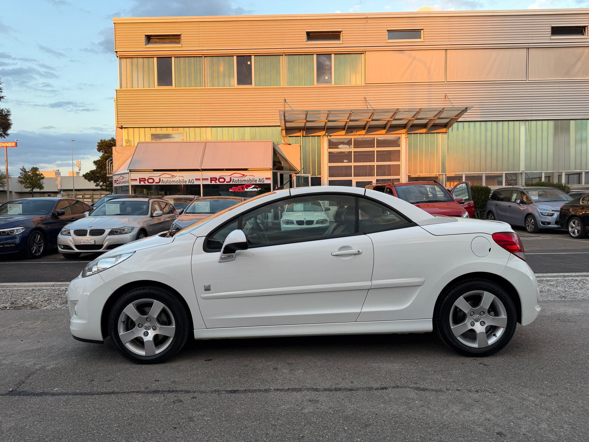 PEUGEOT 207 CC 1.6 16V Turbo Swiss Edition-image-0