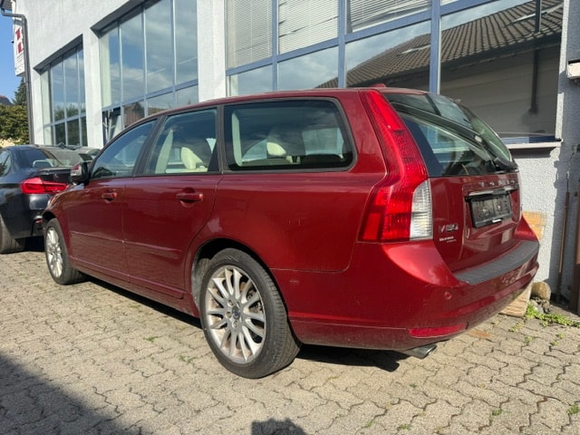 VOLVO V50 D3 Summum Geartronic-image-2