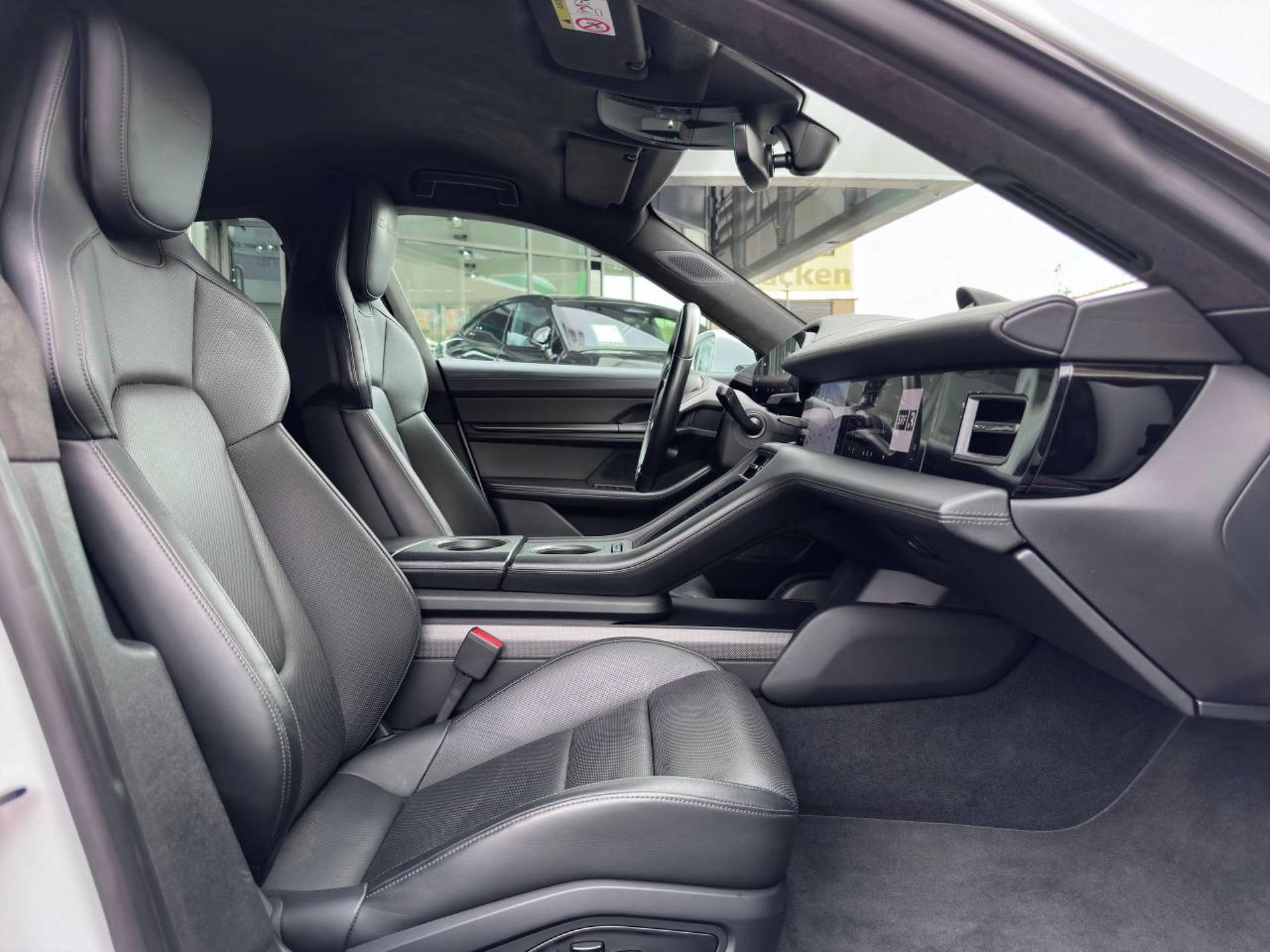 PORSCHE Taycan Turbo S-image-19