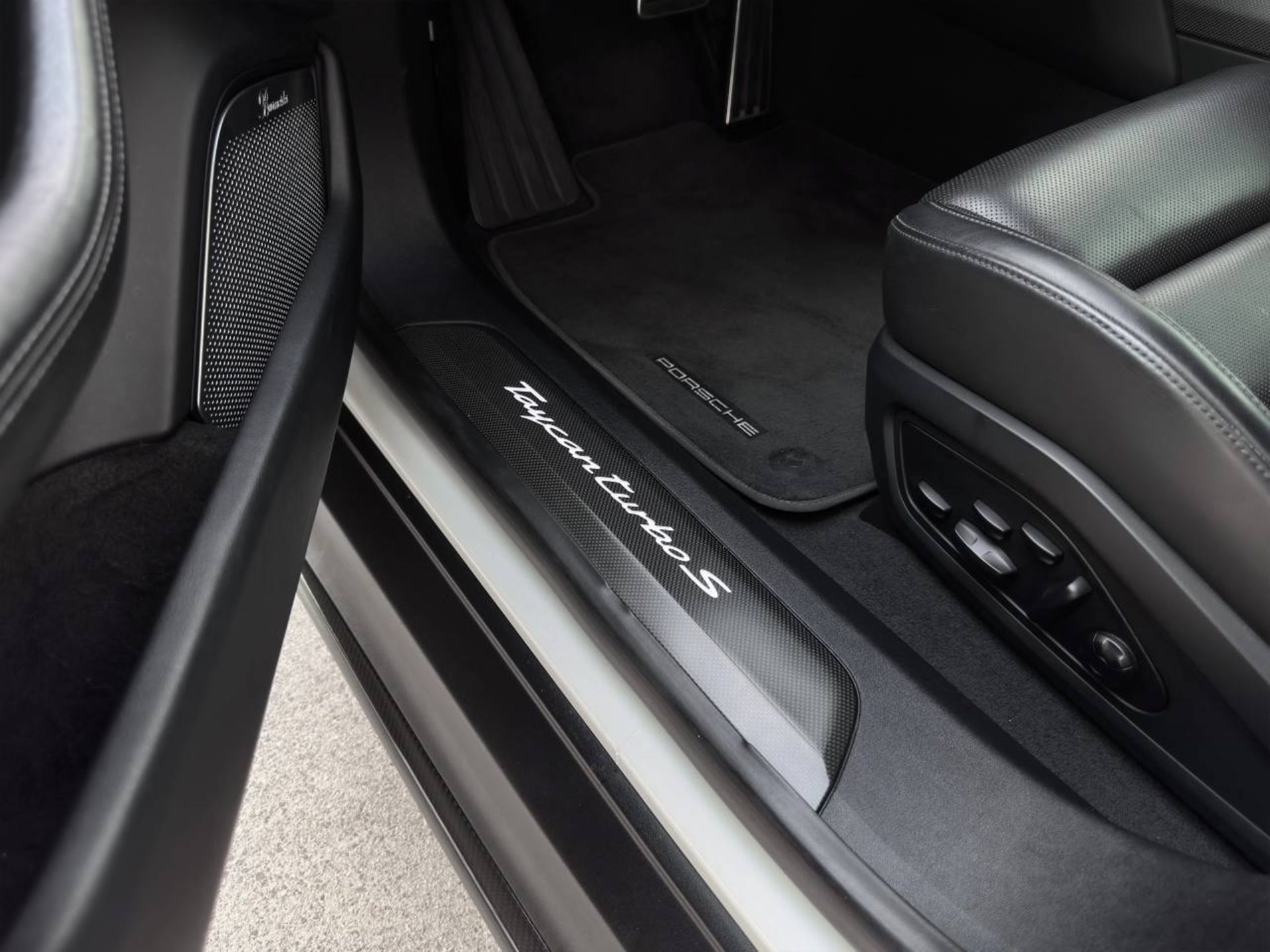 PORSCHE Taycan Turbo S-image-27