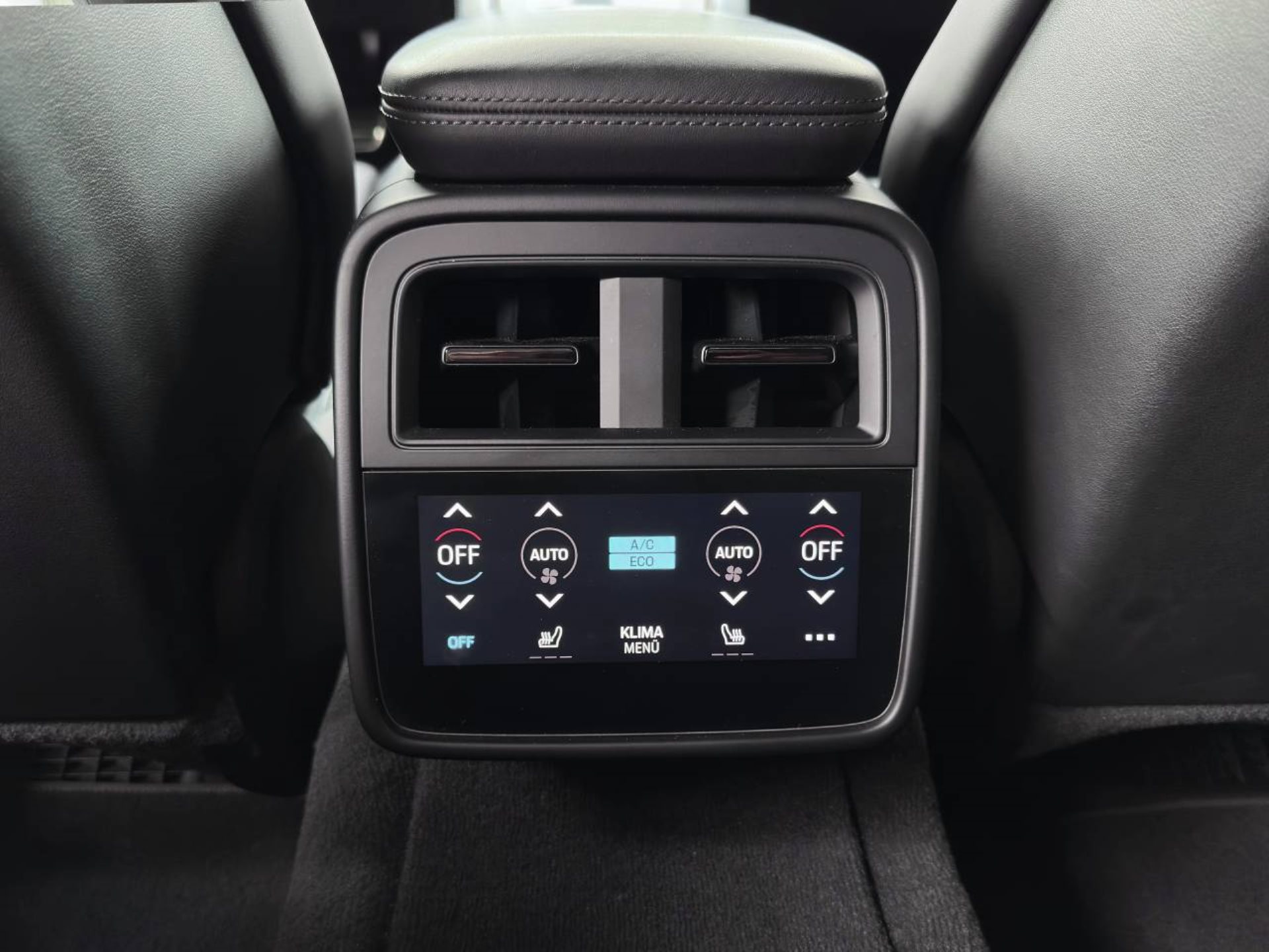 PORSCHE Taycan Turbo S-image-18