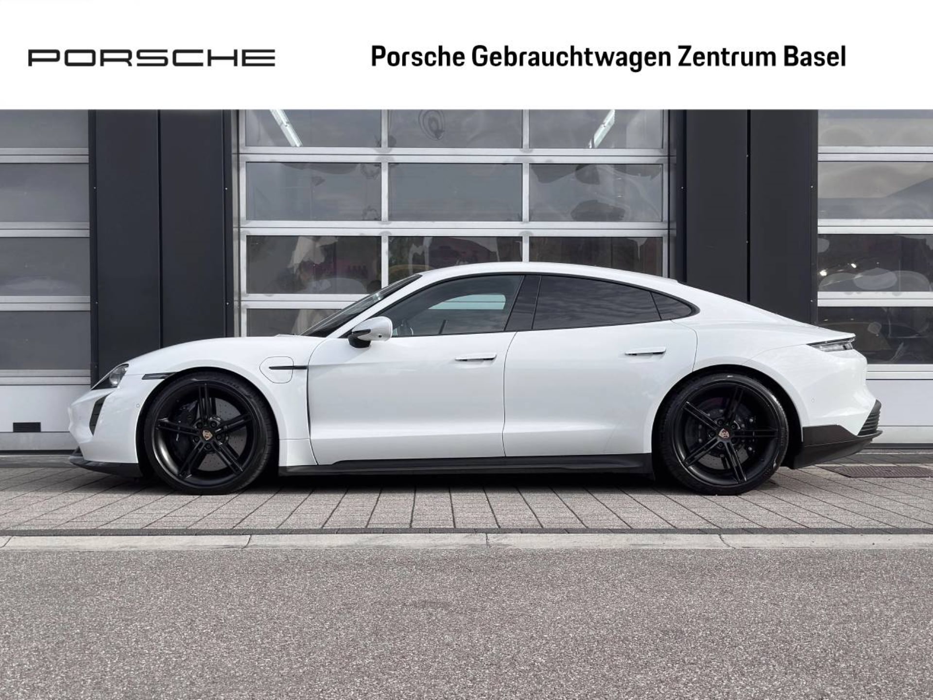PORSCHE Taycan Turbo S-showroom-element-1