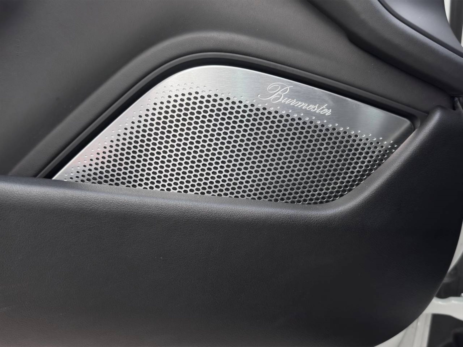 PORSCHE Taycan Turbo S-image-28