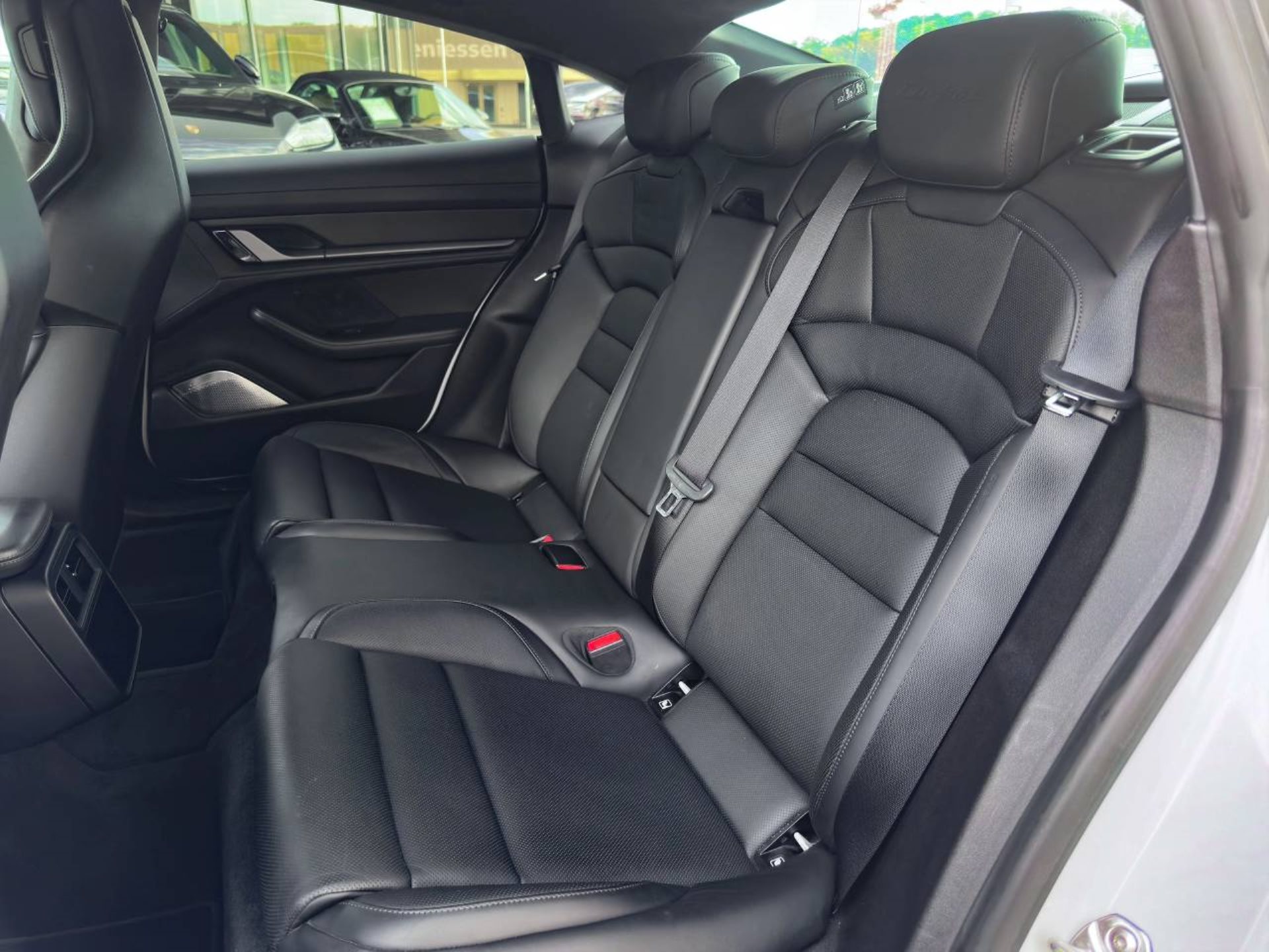 PORSCHE Taycan Turbo S-image-23