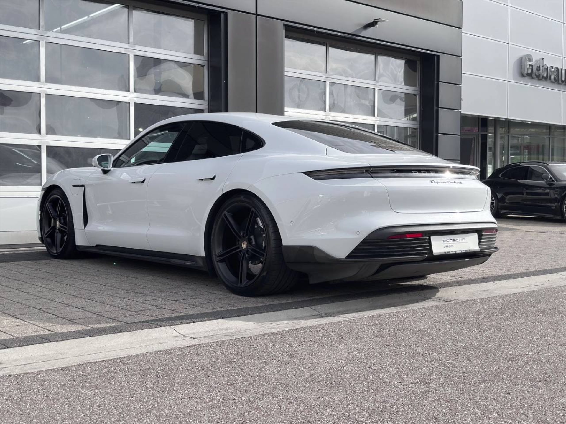 PORSCHE Taycan Turbo S-image-12