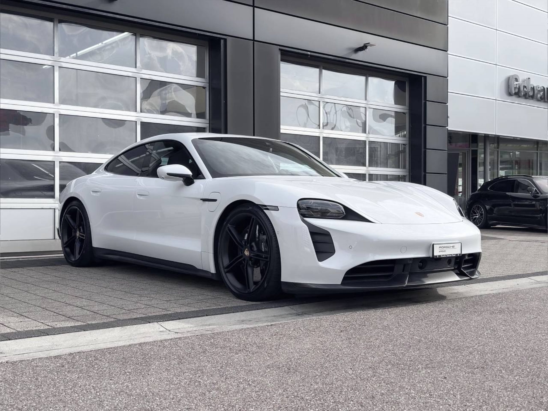 PORSCHE Taycan Turbo S-image-9