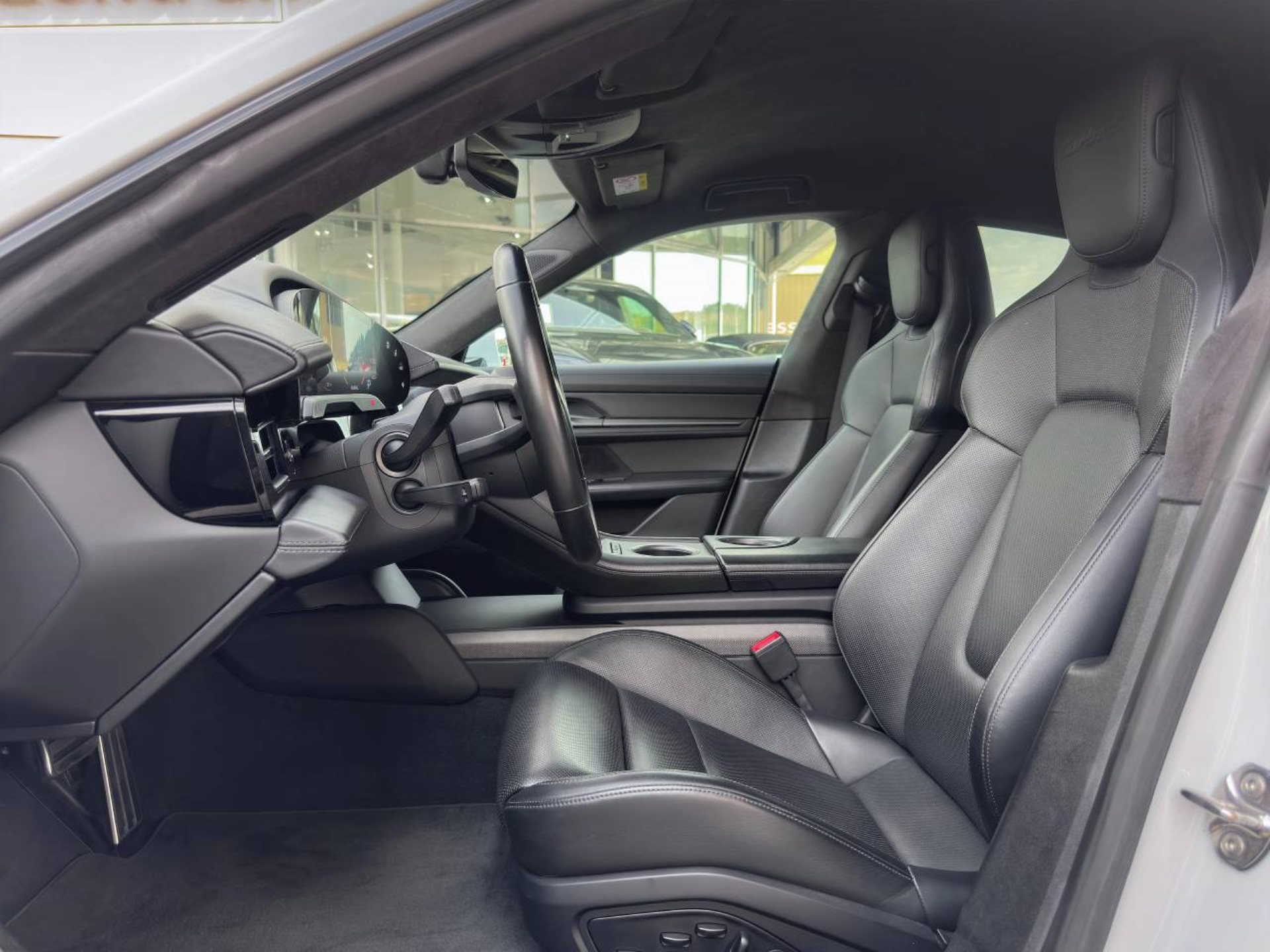 PORSCHE Taycan Turbo S-image-4