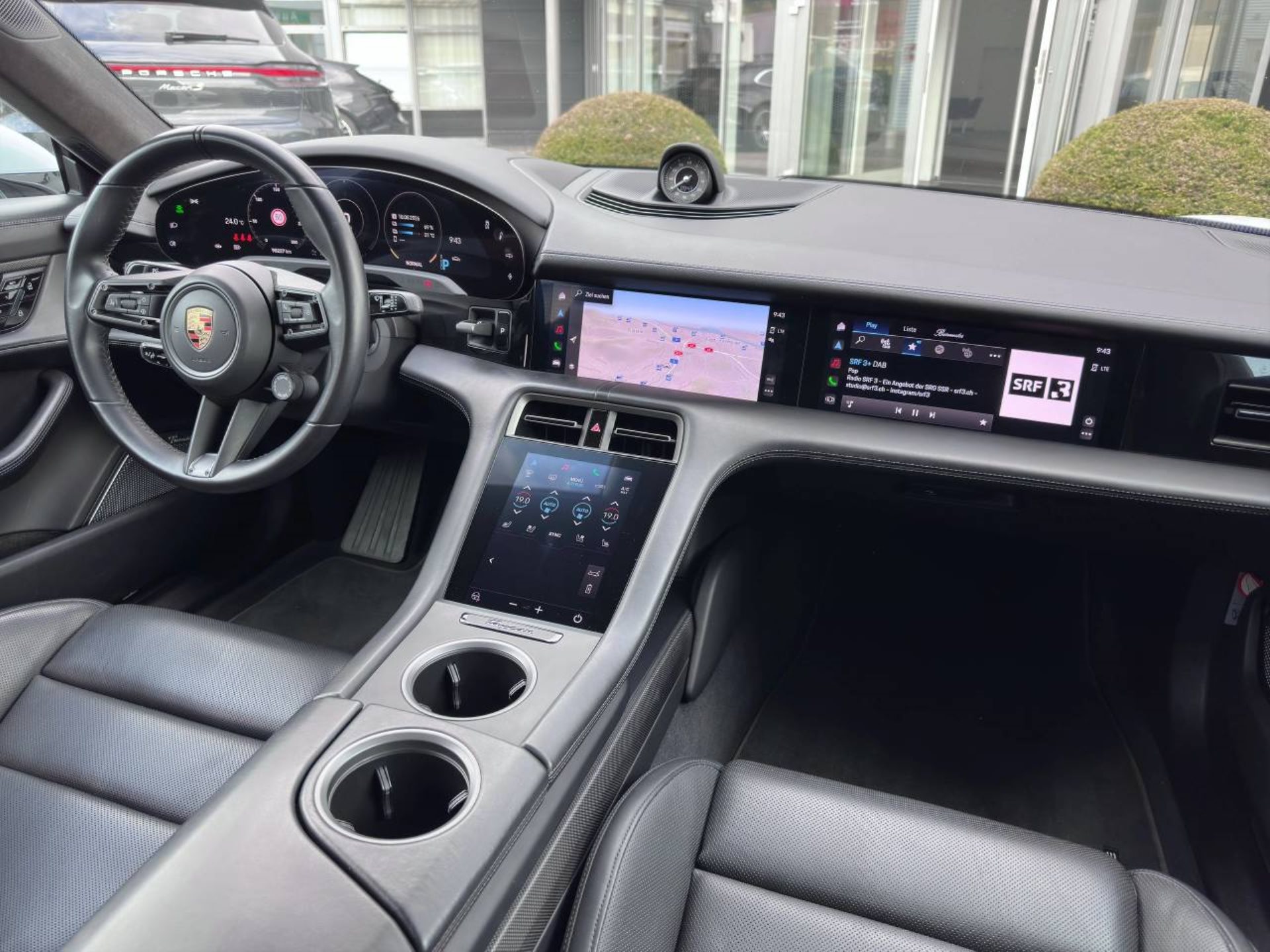 PORSCHE Taycan Turbo S-image-16