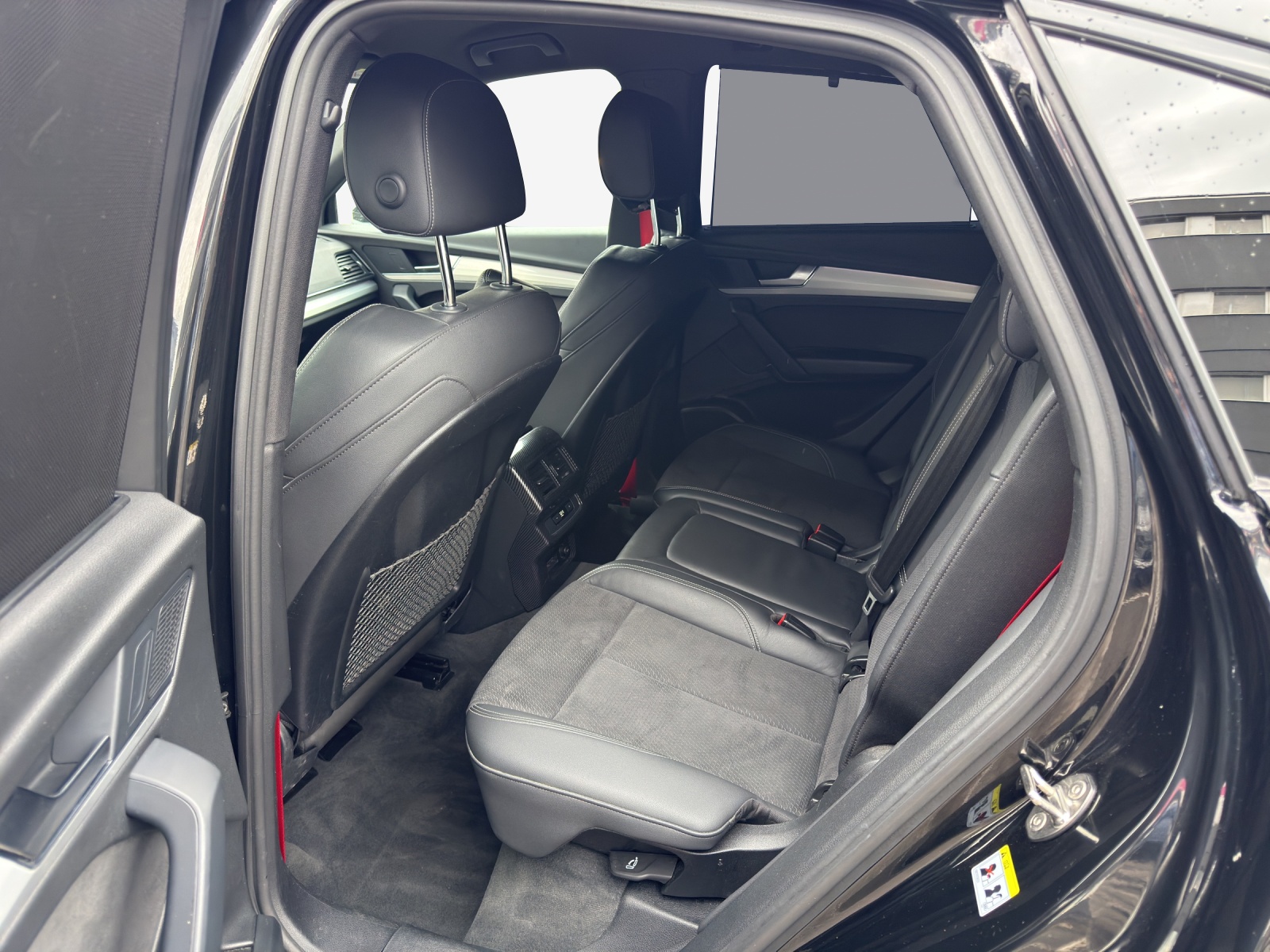 AUDI Q5 Sportback 40 TDI Blackedition quattro S-tronic-image-11