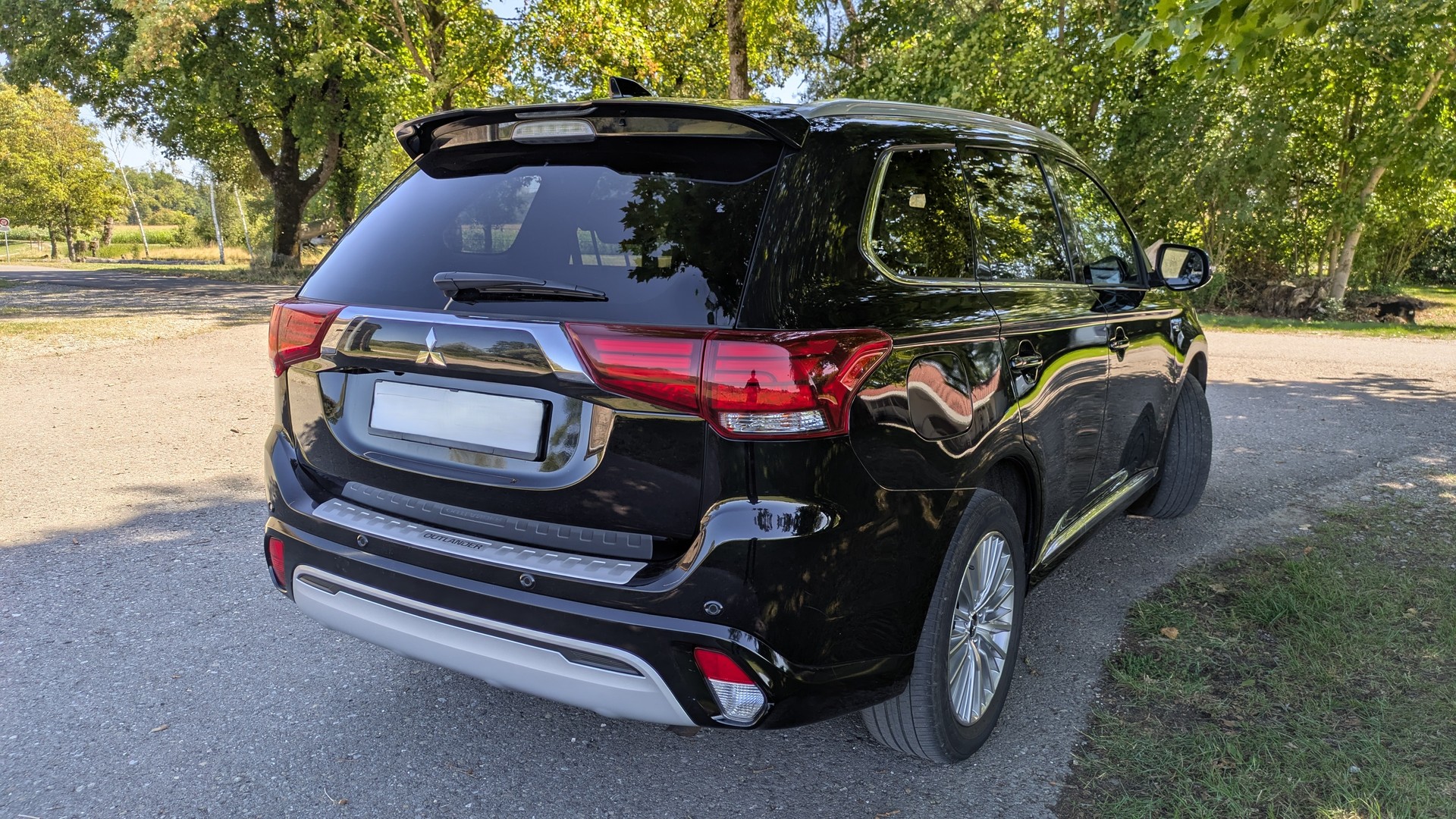 MITSUBISHI Outlander 2.4 PHEV Diamond-image-1