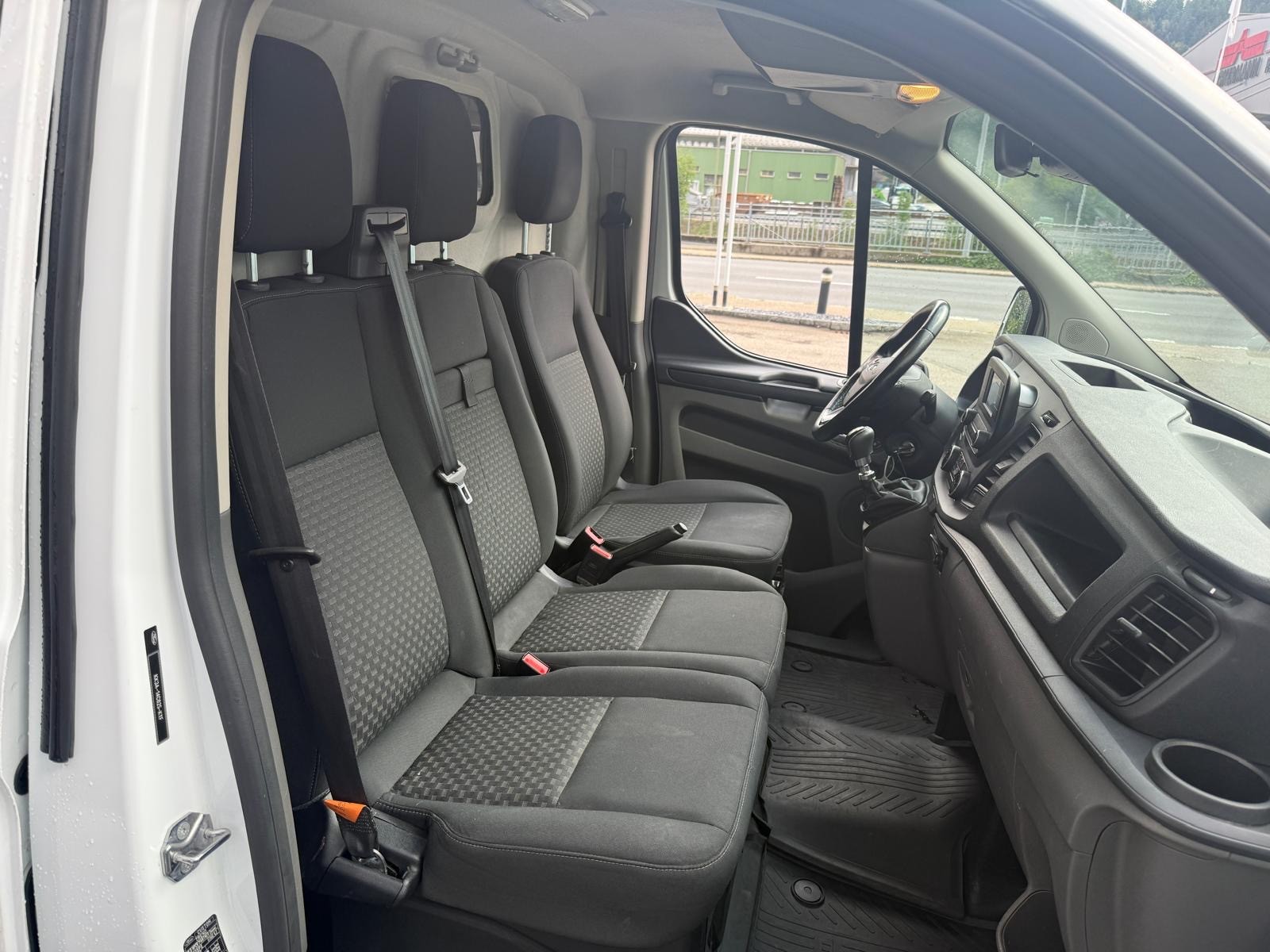 FORD Transit Custom Van 280 L1H1Trend-image-22