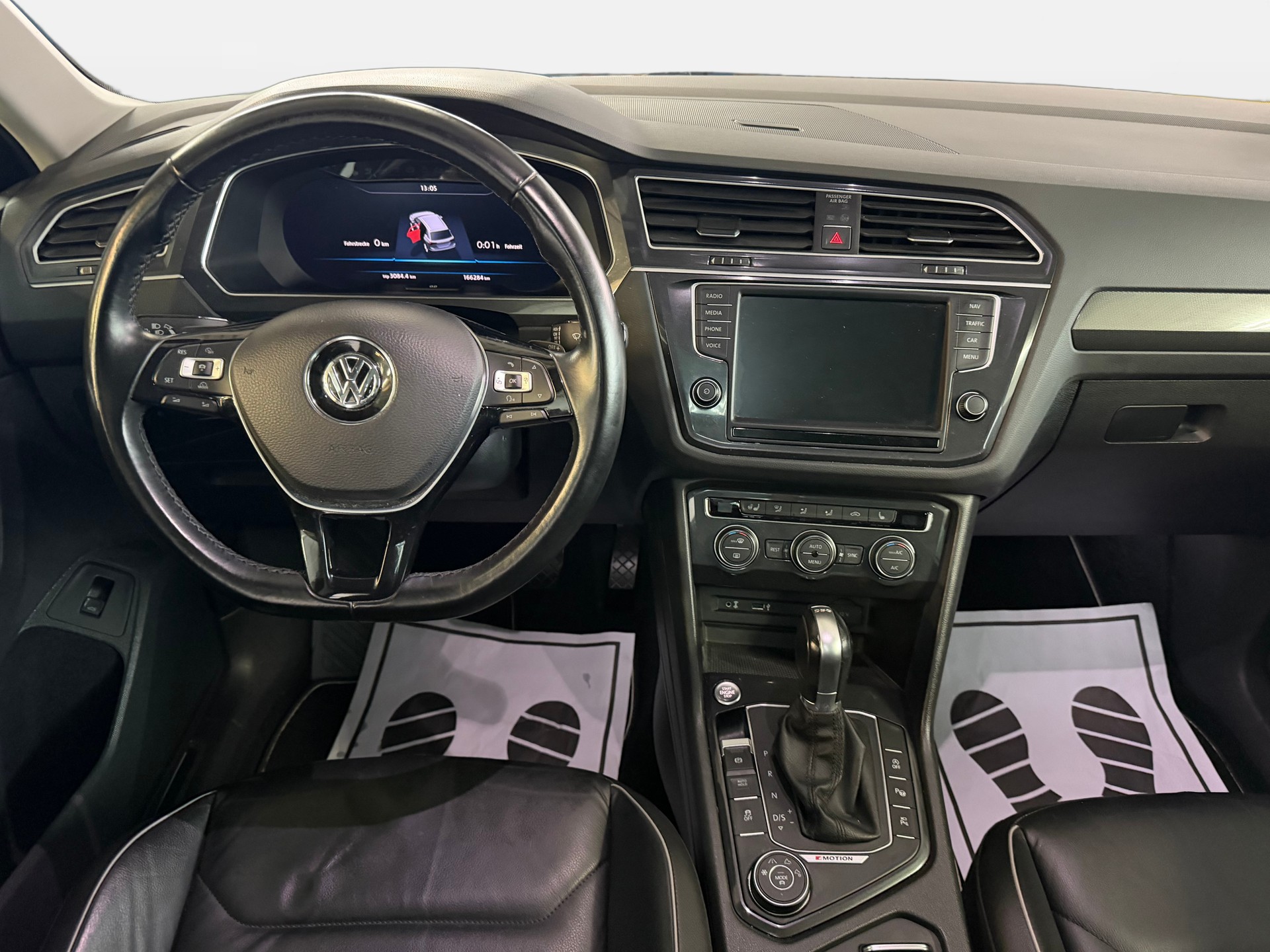 VW Tiguan 2.0 TDI SCR Highline 4Motion DSG | R-Line Paket | Frisch MFK | Ab Service | AHK 2.5t.-image-16