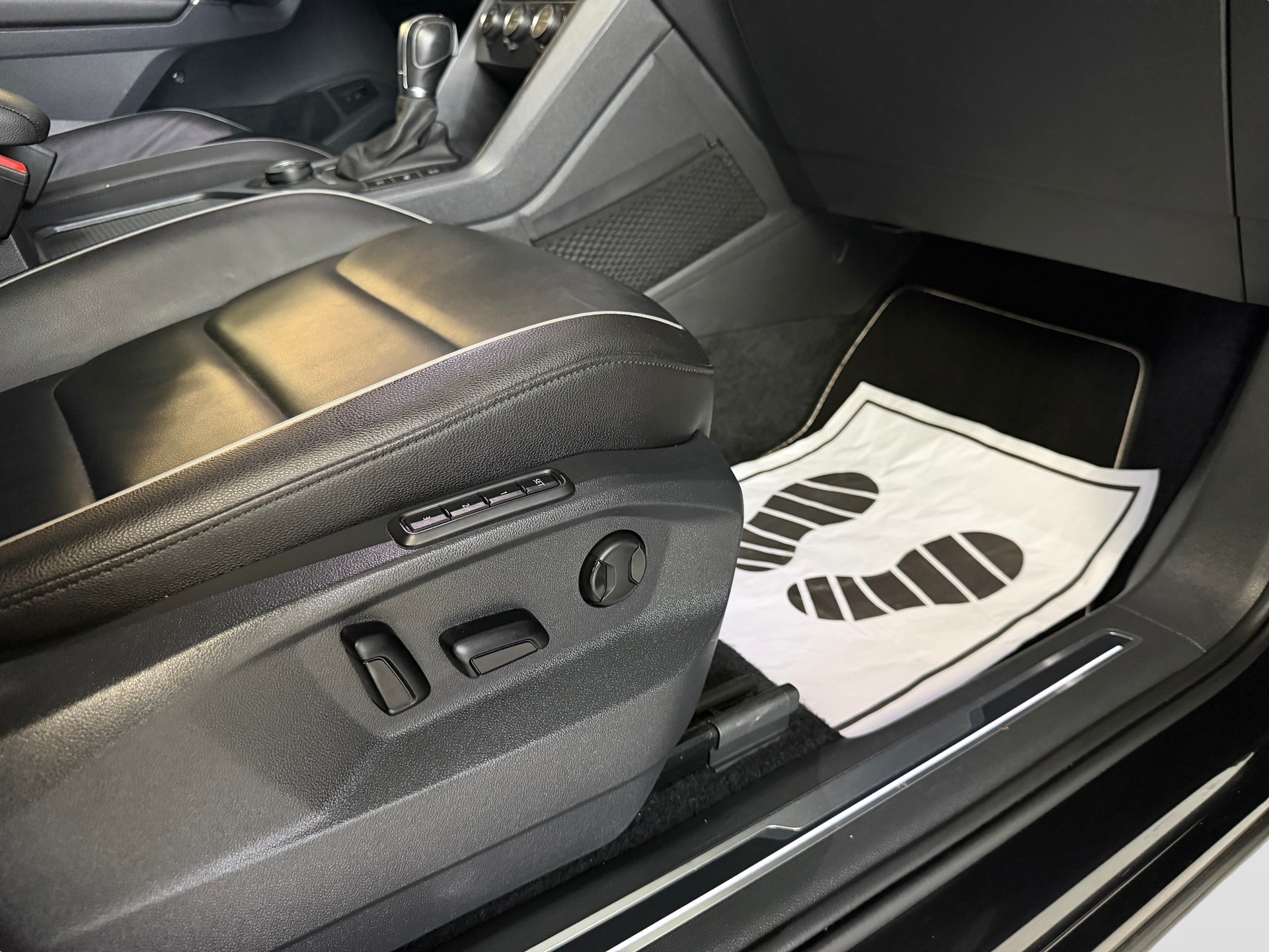 VW Tiguan 2.0 TDI SCR Highline 4Motion DSG | R-Line Paket | Frisch MFK | Ab Service | AHK 2.5t.-image-14