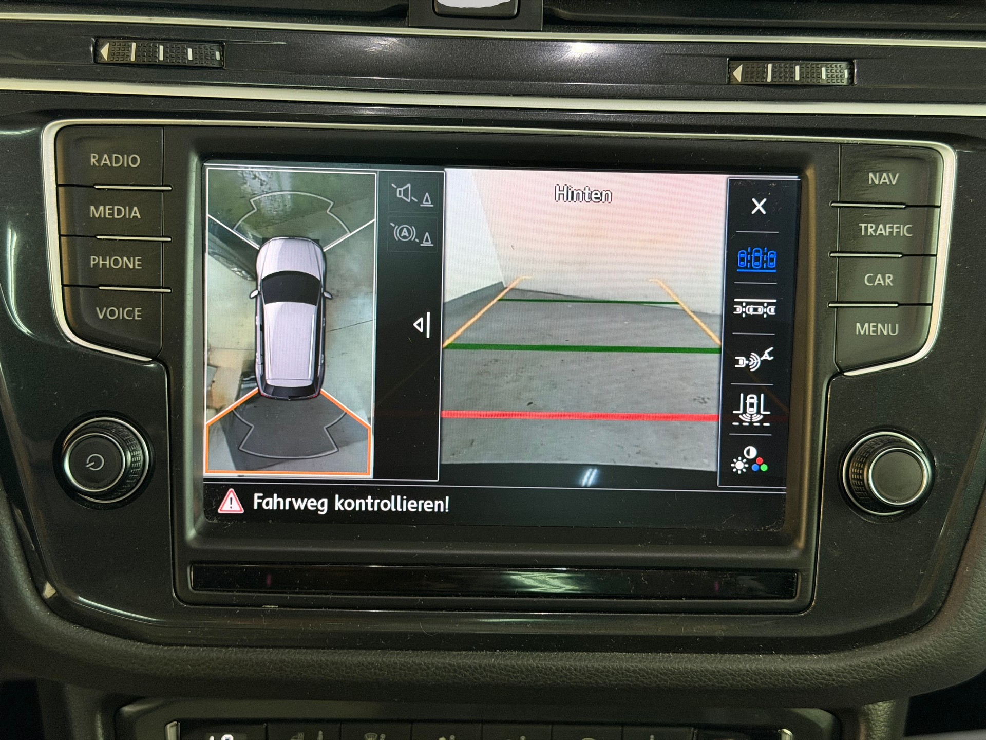 VW Tiguan 2.0 TDI SCR Highline 4Motion DSG | R-Line Paket | Frisch MFK | Ab Service | AHK 2.5t.-image-20