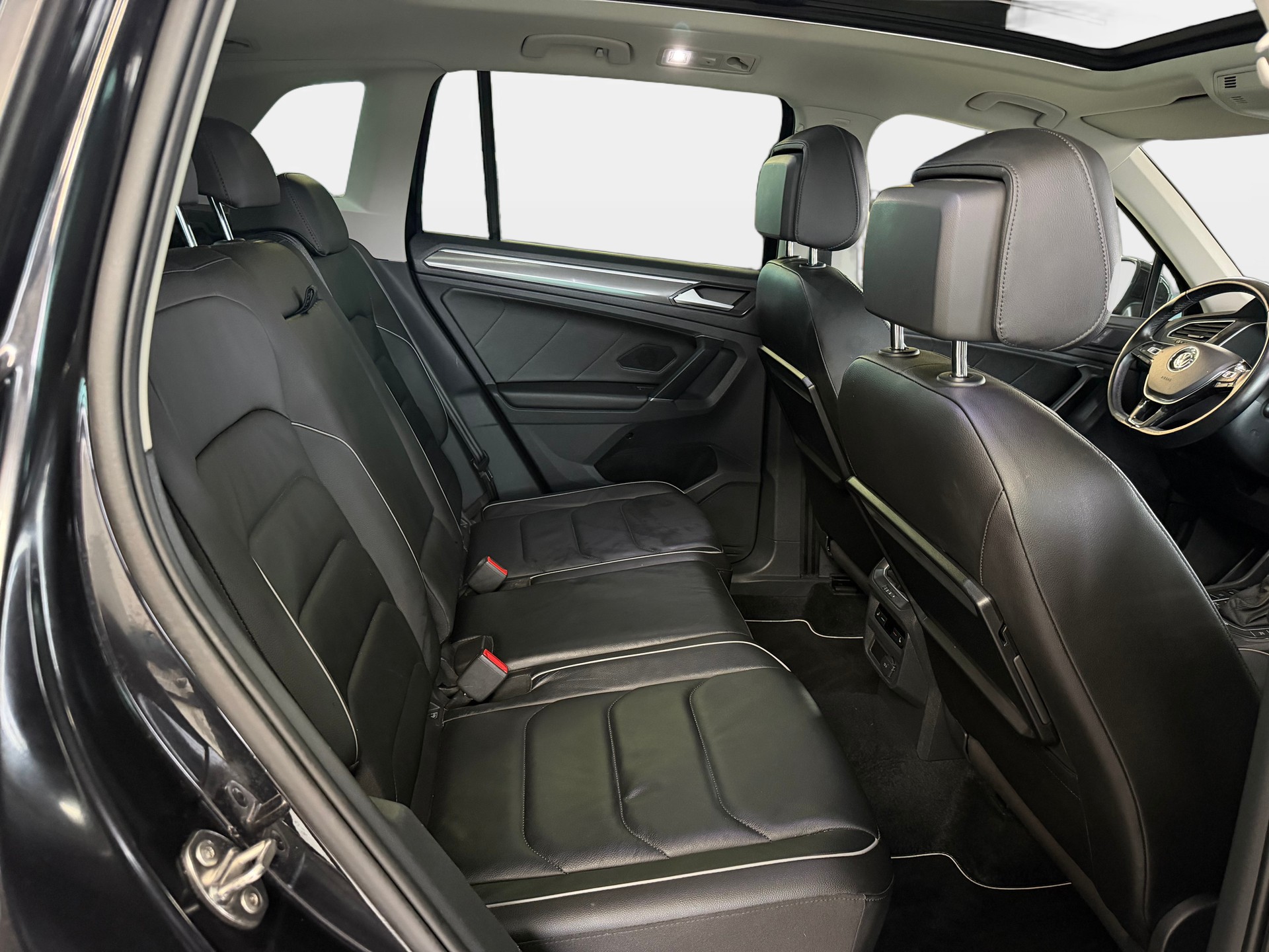 VW Tiguan 2.0 TDI SCR Highline 4Motion DSG | R-Line Paket | Frisch MFK | Ab Service | AHK 2.5t.-image-12
