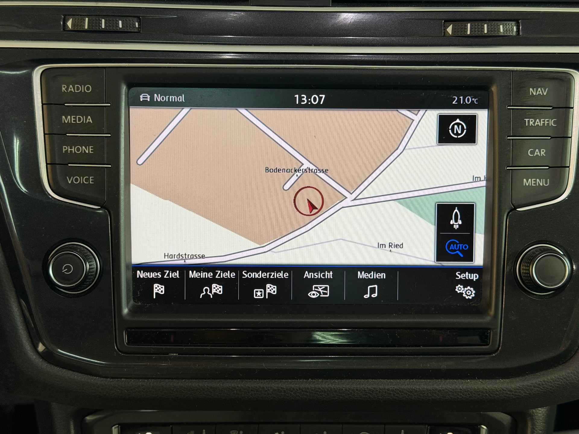 VW Tiguan 2.0 TDI SCR Highline 4Motion DSG | R-Line Paket | Frisch MFK | Ab Service | AHK 2.5t.-image-21