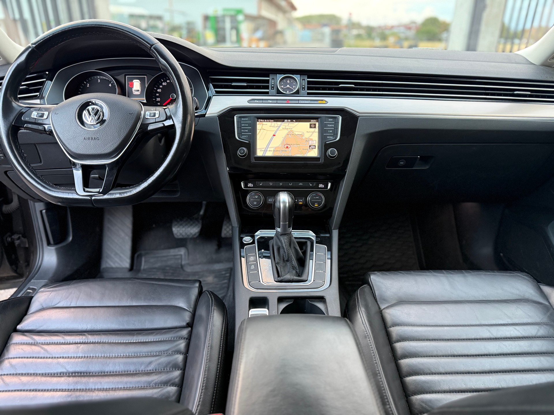 VW Passat Variant 2.0 TDI BMT Highline DSG 4Motion-image-9