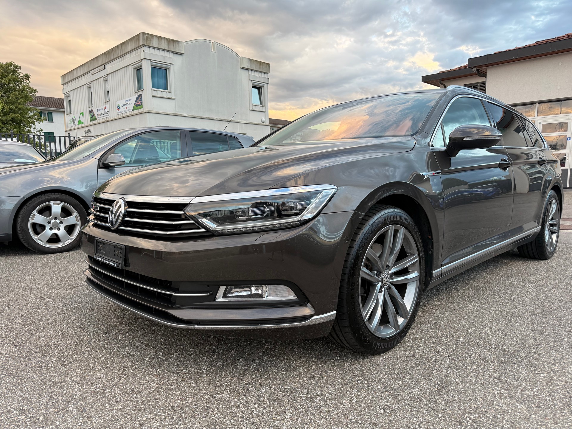 VW Passat Variant 2.0 TDI BMT Highline DSG 4Motion-image-2
