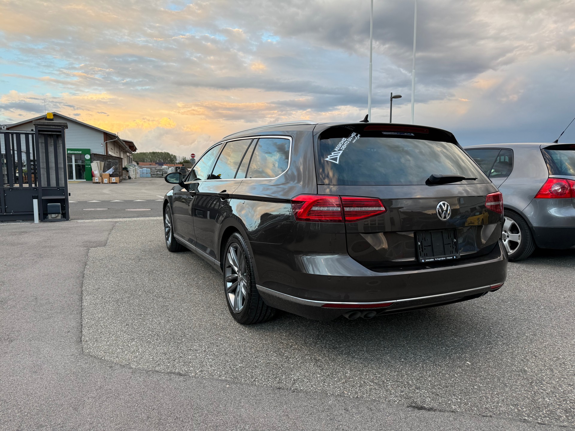 VW Passat Variant 2.0 TDI BMT Highline DSG 4Motion-image-4