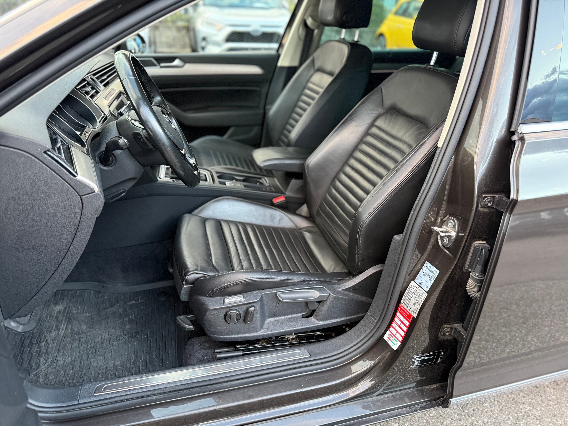 VW Passat Variant 2.0 TDI BMT Highline DSG 4Motion-image-7