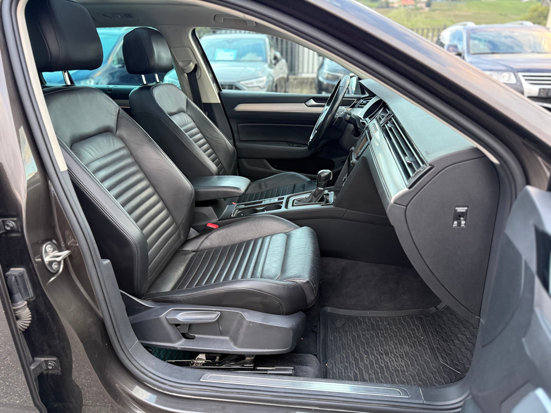 VW Passat Variant 2.0 TDI BMT Highline DSG 4Motion-image-10