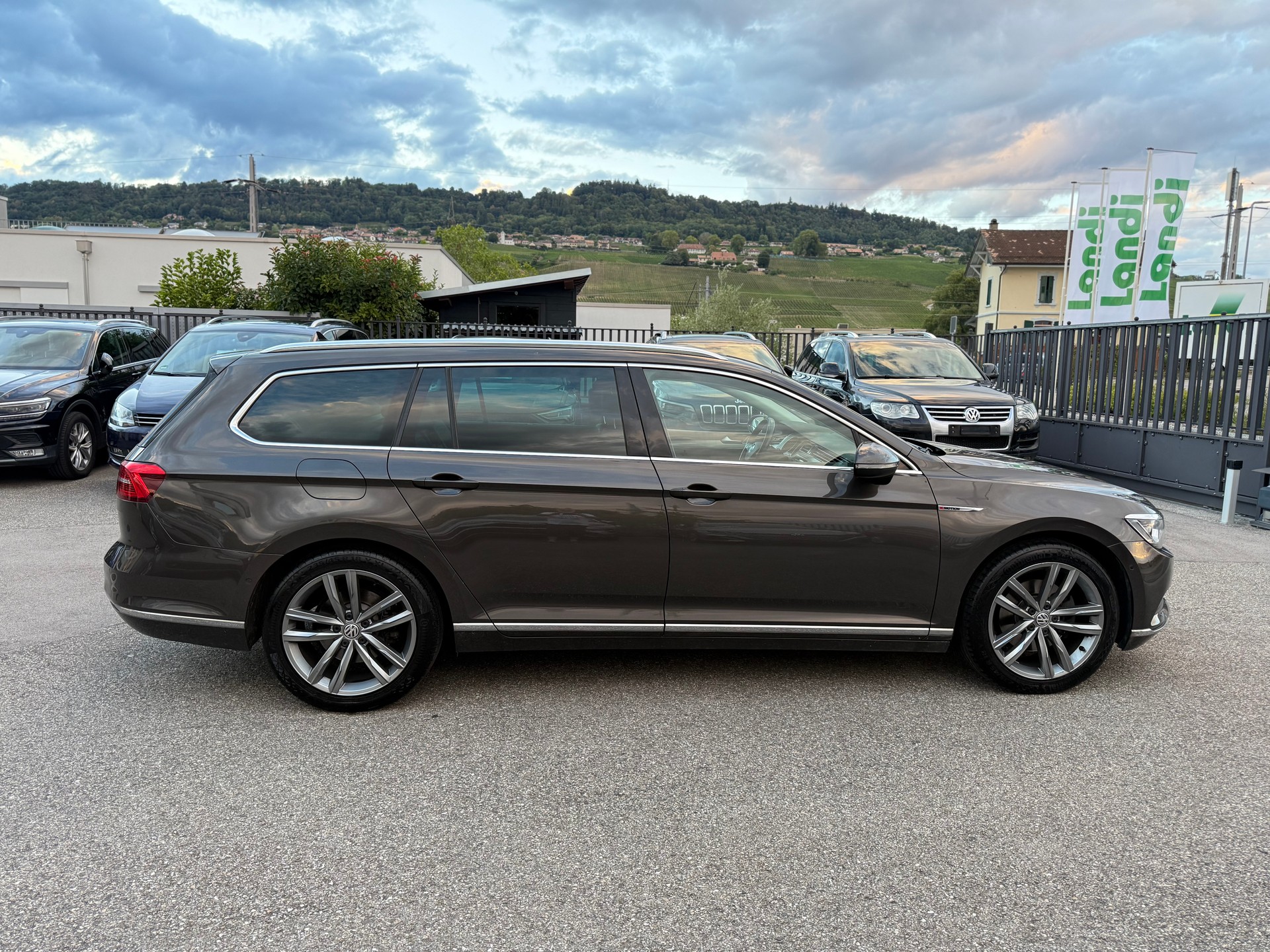 VW Passat Variant 2.0 TDI BMT Highline DSG 4Motion-image-6