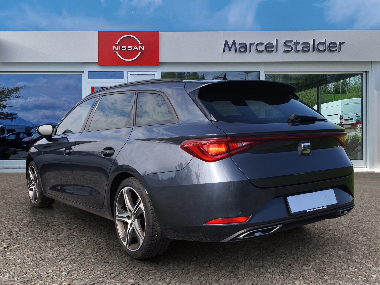 SEAT Leon ST 1.5 eTSI mHEV DSG FR-image-2