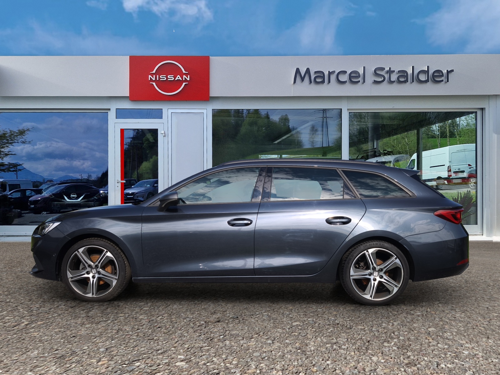 SEAT Leon ST 1.5 eTSI mHEV DSG FR-image-1