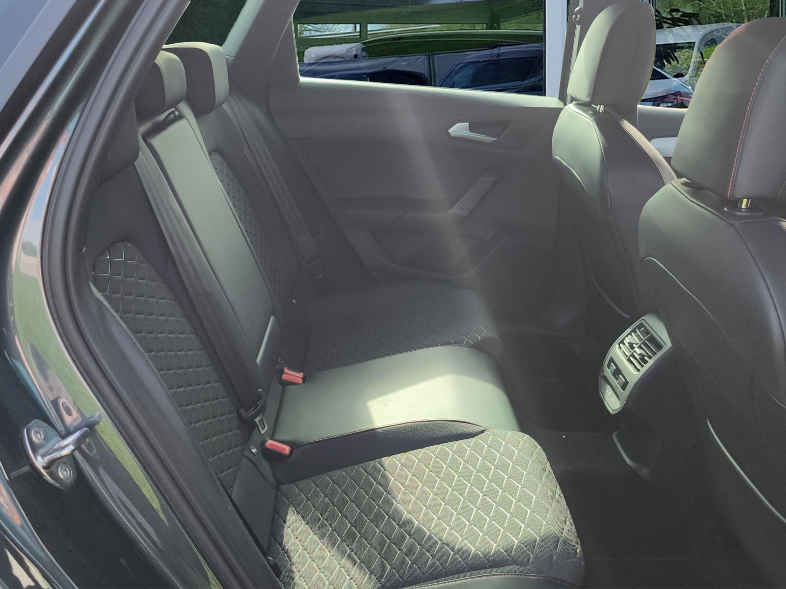 SEAT Leon ST 1.5 eTSI mHEV DSG FR-image-14