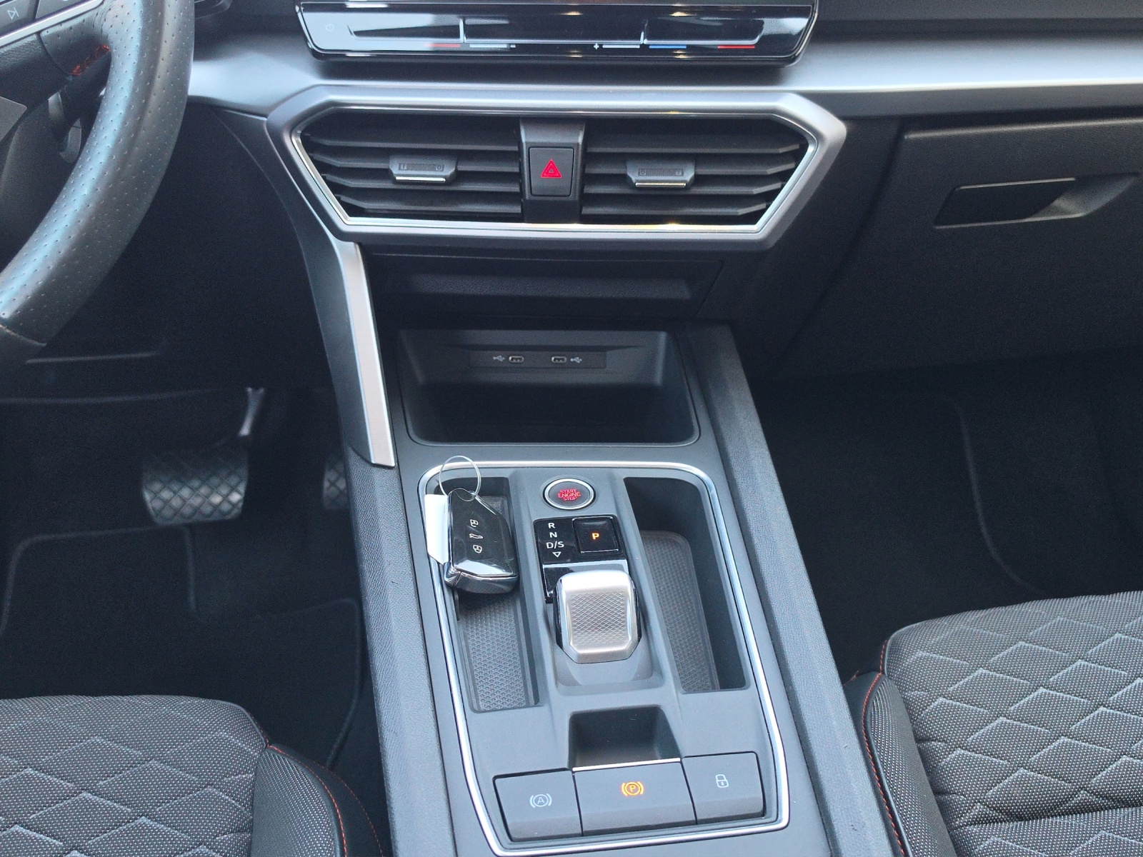 SEAT Leon ST 1.5 eTSI mHEV DSG FR-image-12