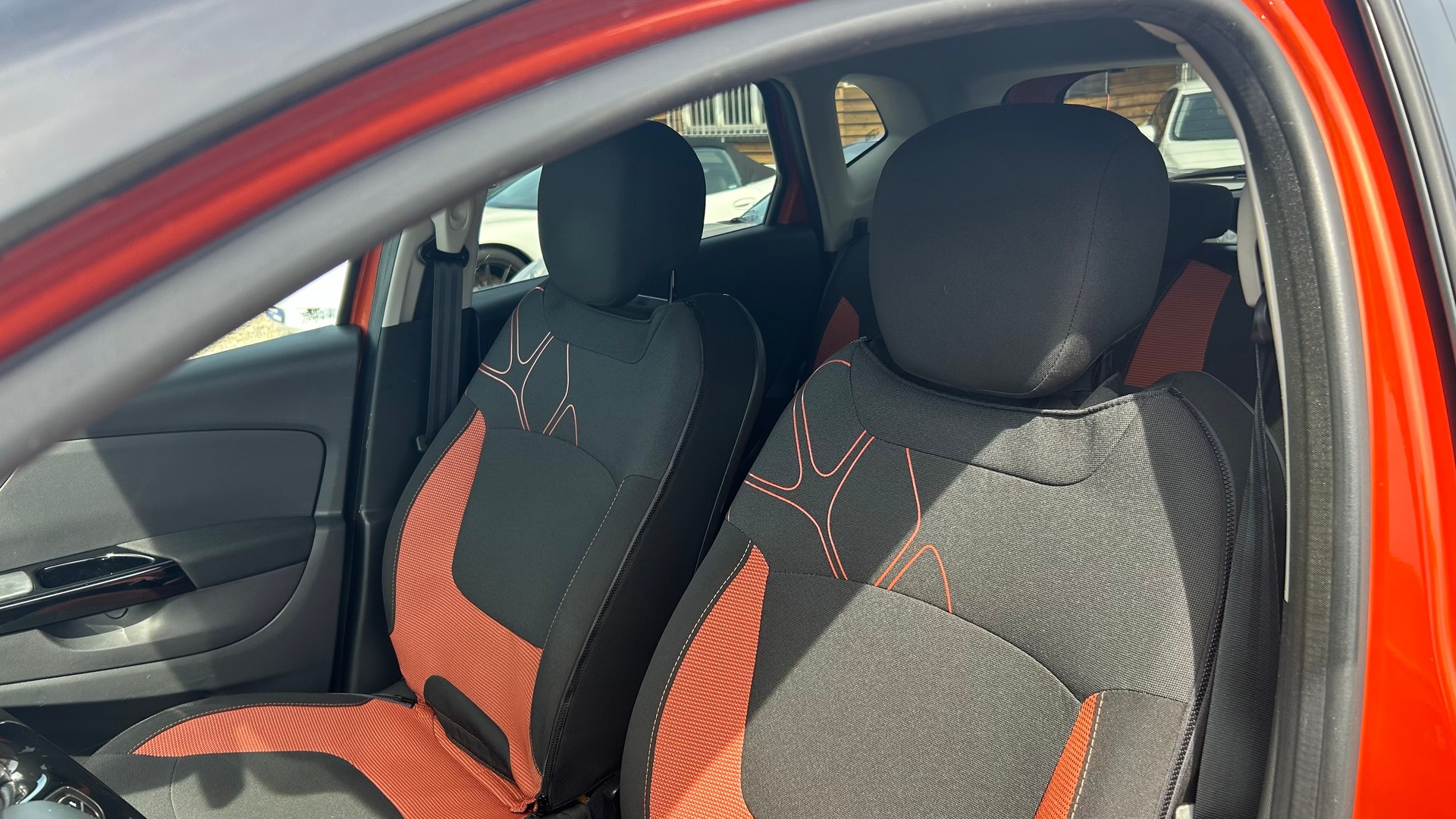 RENAULT Captur 1.2 T 16V Privilège EDC-image-8