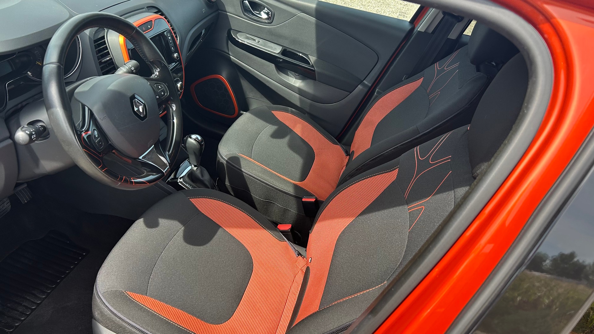 RENAULT Captur 1.2 T 16V Privilège EDC-image-1