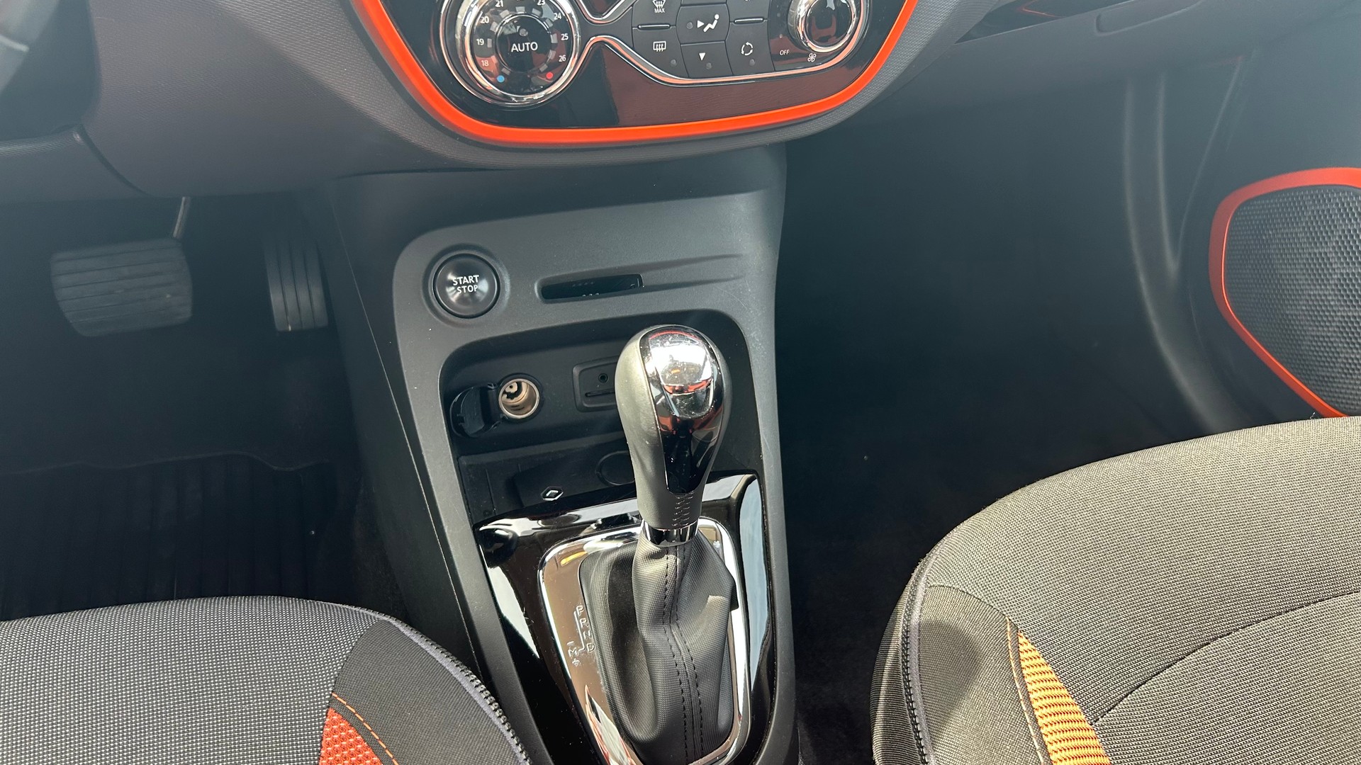 RENAULT Captur 1.2 T 16V Privilège EDC-image-7