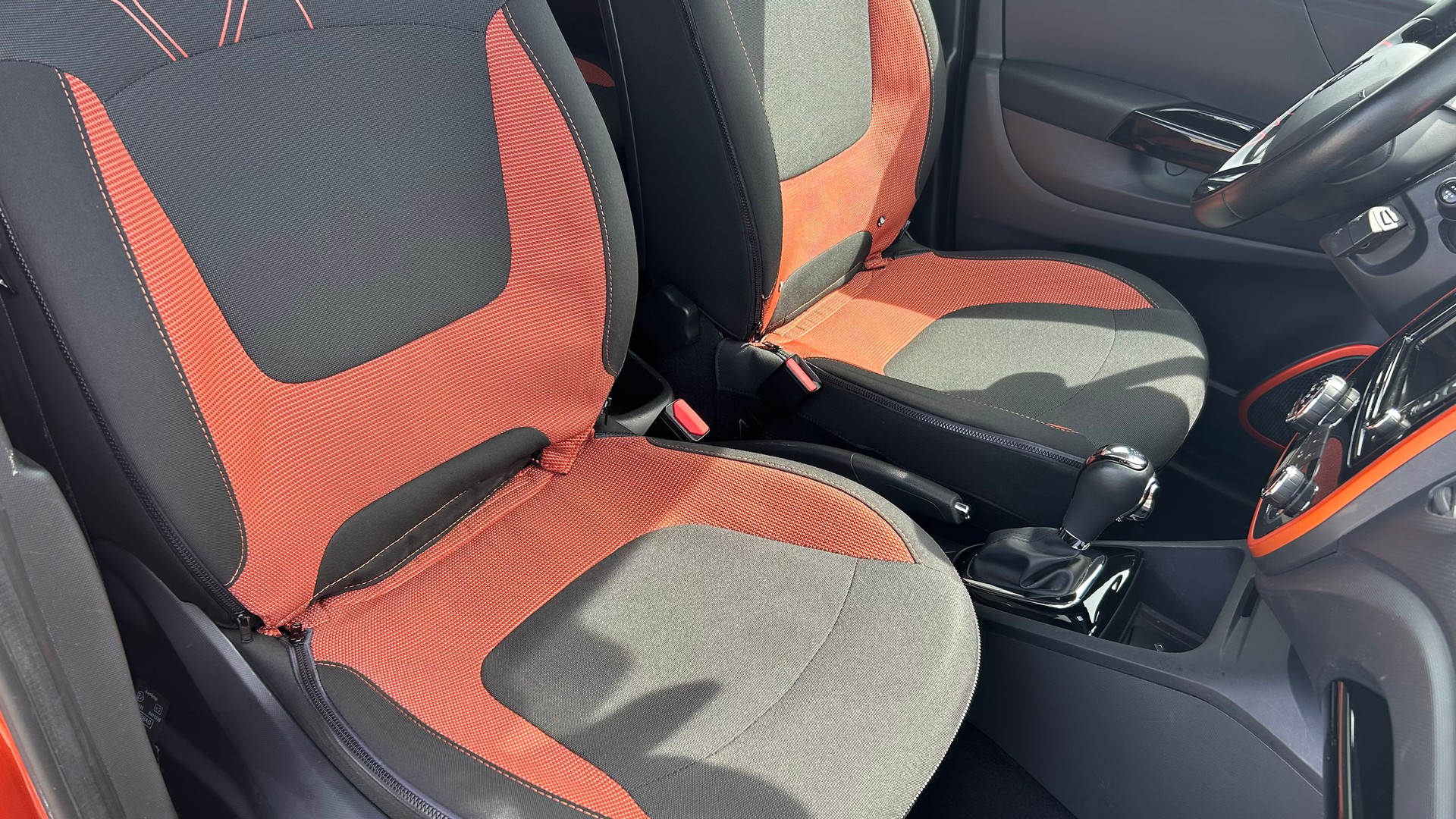 RENAULT Captur 1.2 T 16V Privilège EDC-image-12