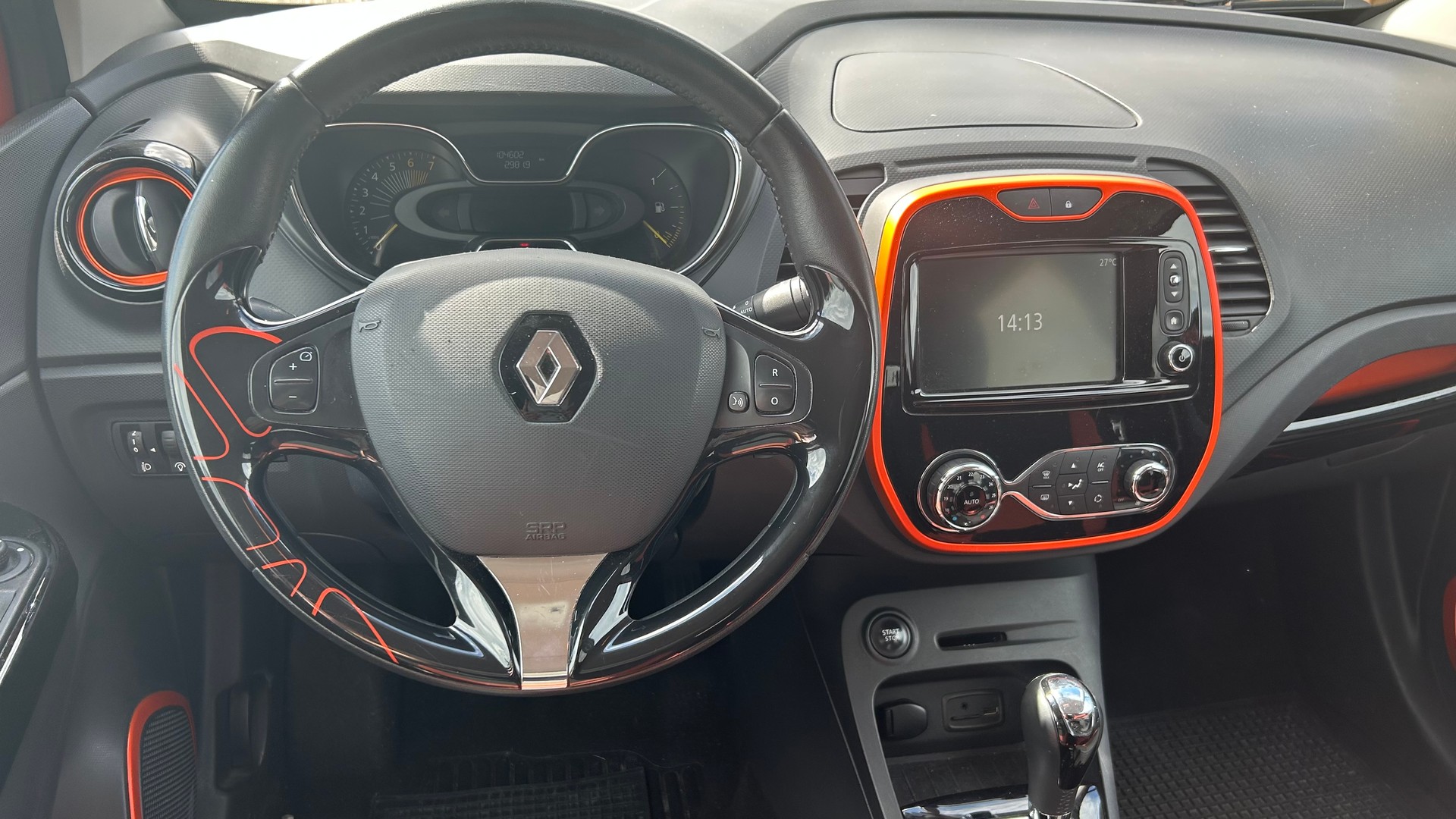 RENAULT Captur 1.2 T 16V Privilège EDC-showroom-element-3