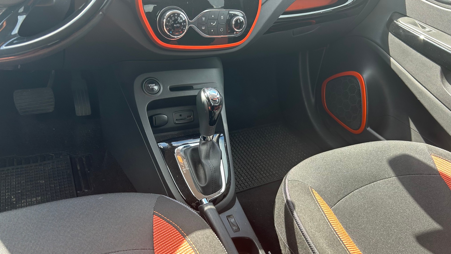 RENAULT Captur 1.2 T 16V Privilège EDC-image-5